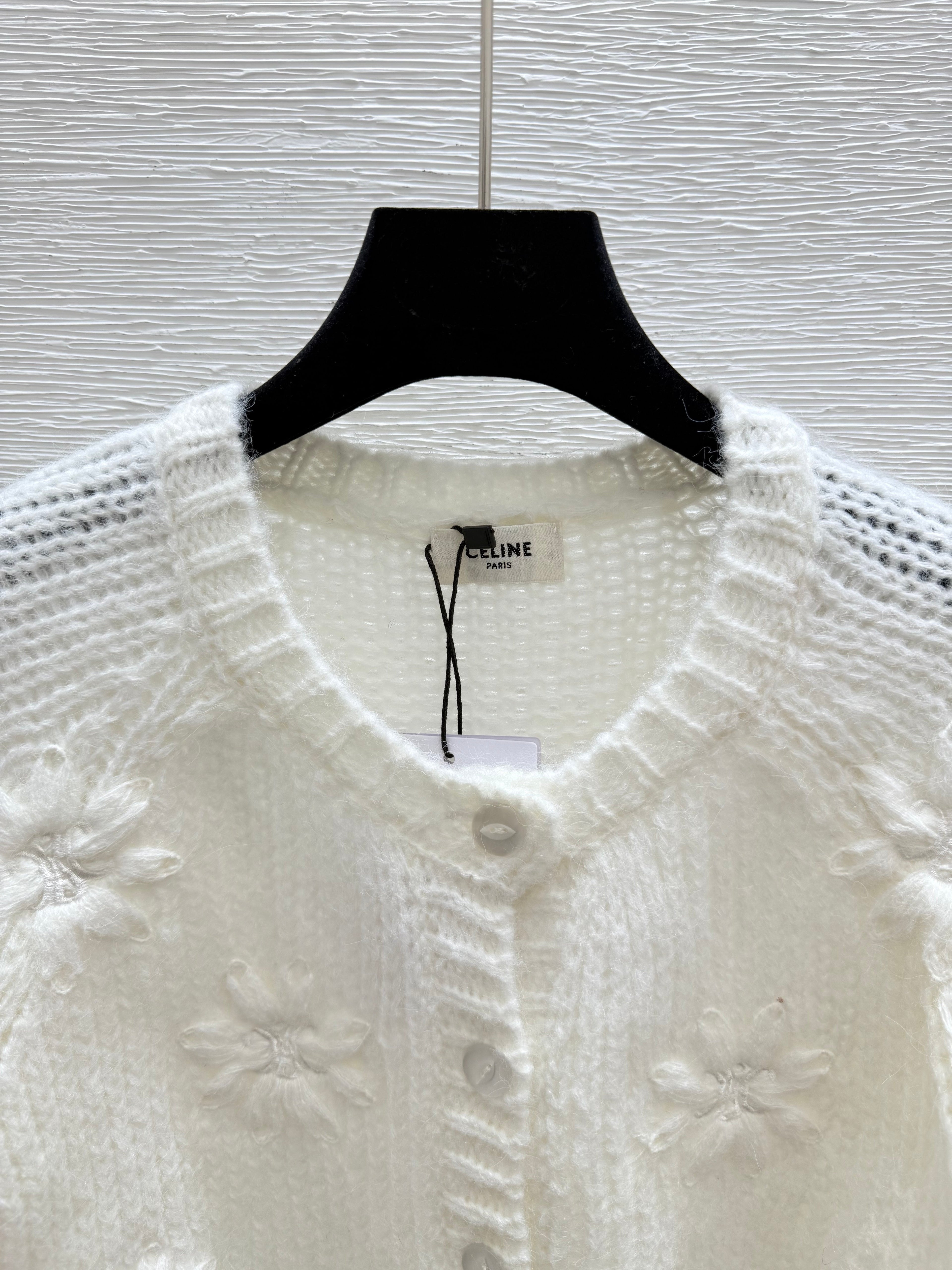 New Early Autumn 3D Floral Letter Embroidery Knitted Long Sleeve Cardigan