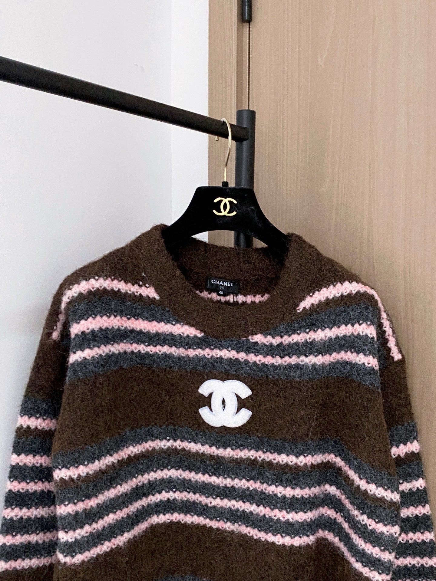 New two-tone long-sleeved sweater