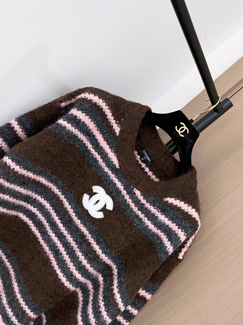 New two-tone long-sleeved sweater