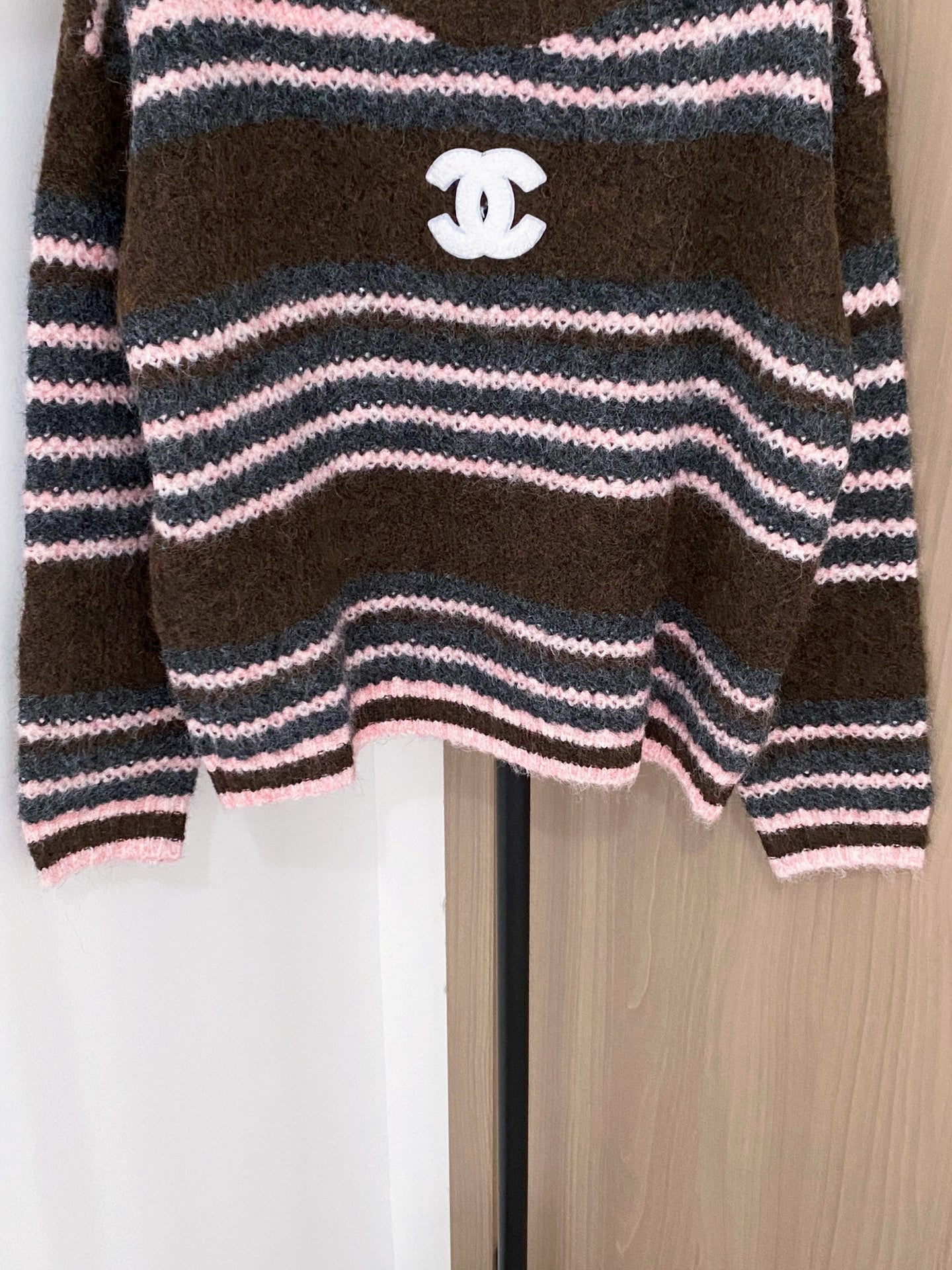 New two-tone long-sleeved sweater