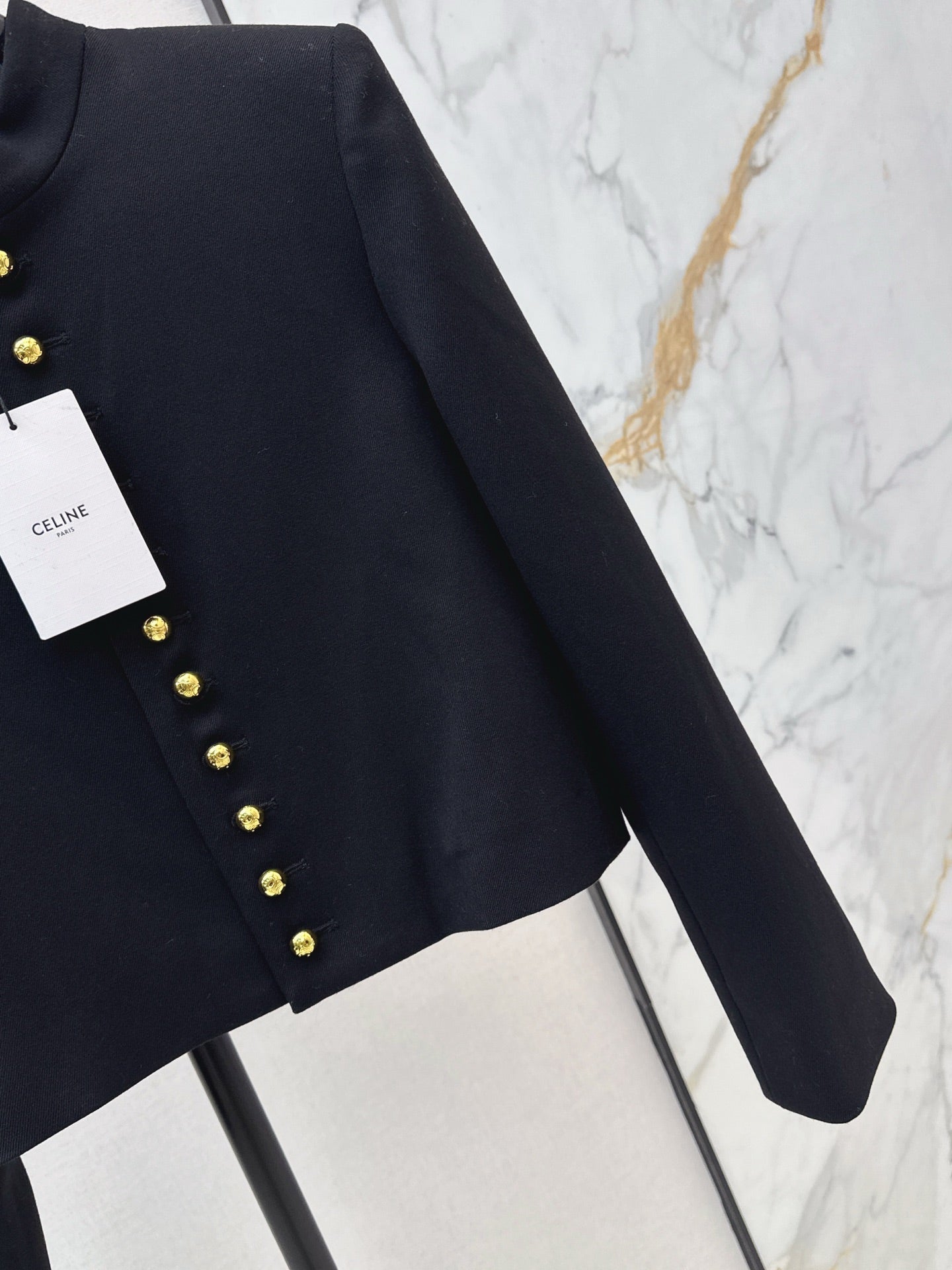 Latest Autumn/Winter Black and Gold Series Jacket with Gold Buckle Decoration