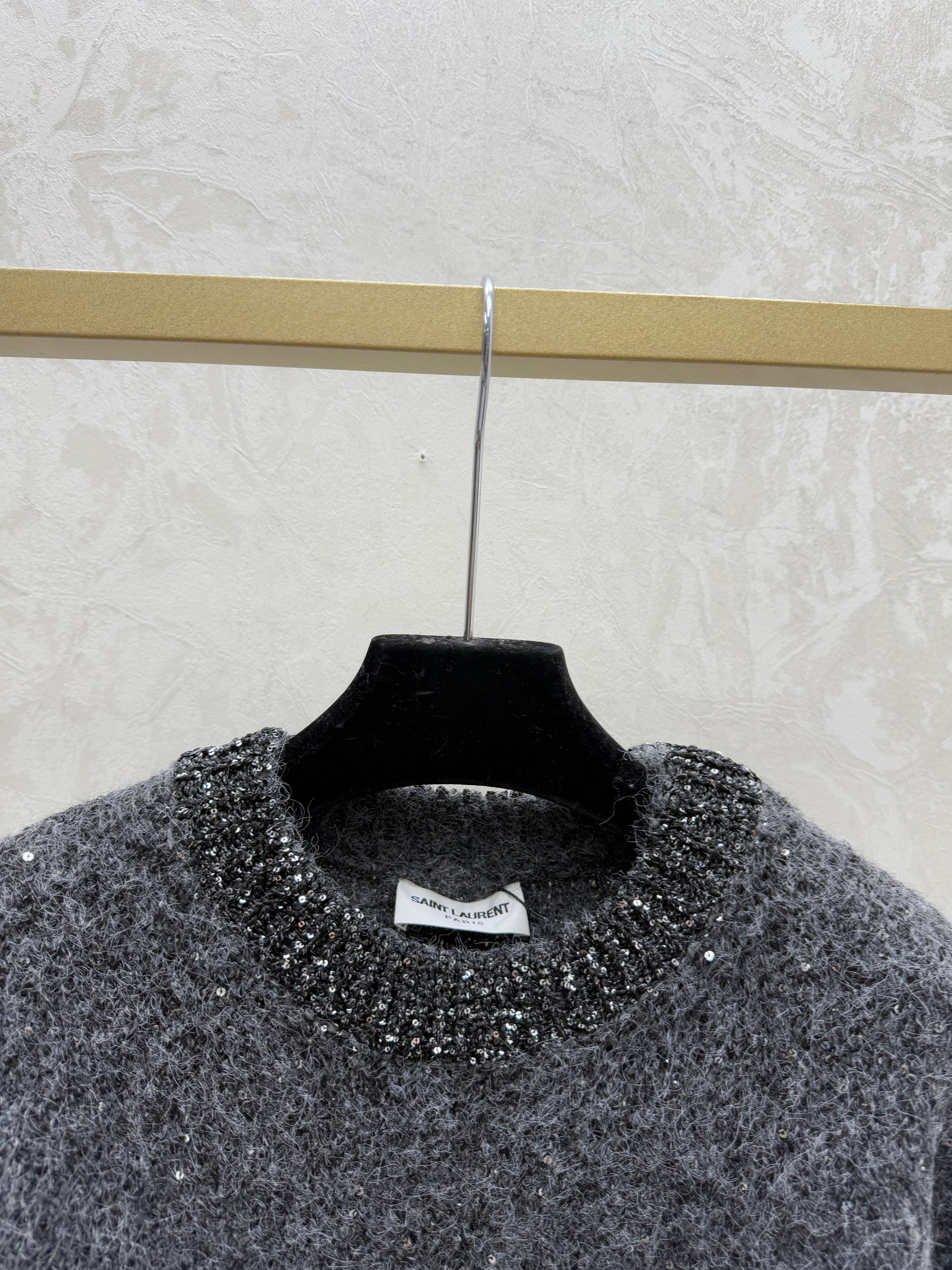 Solid color sequined round neck knit long sleeve