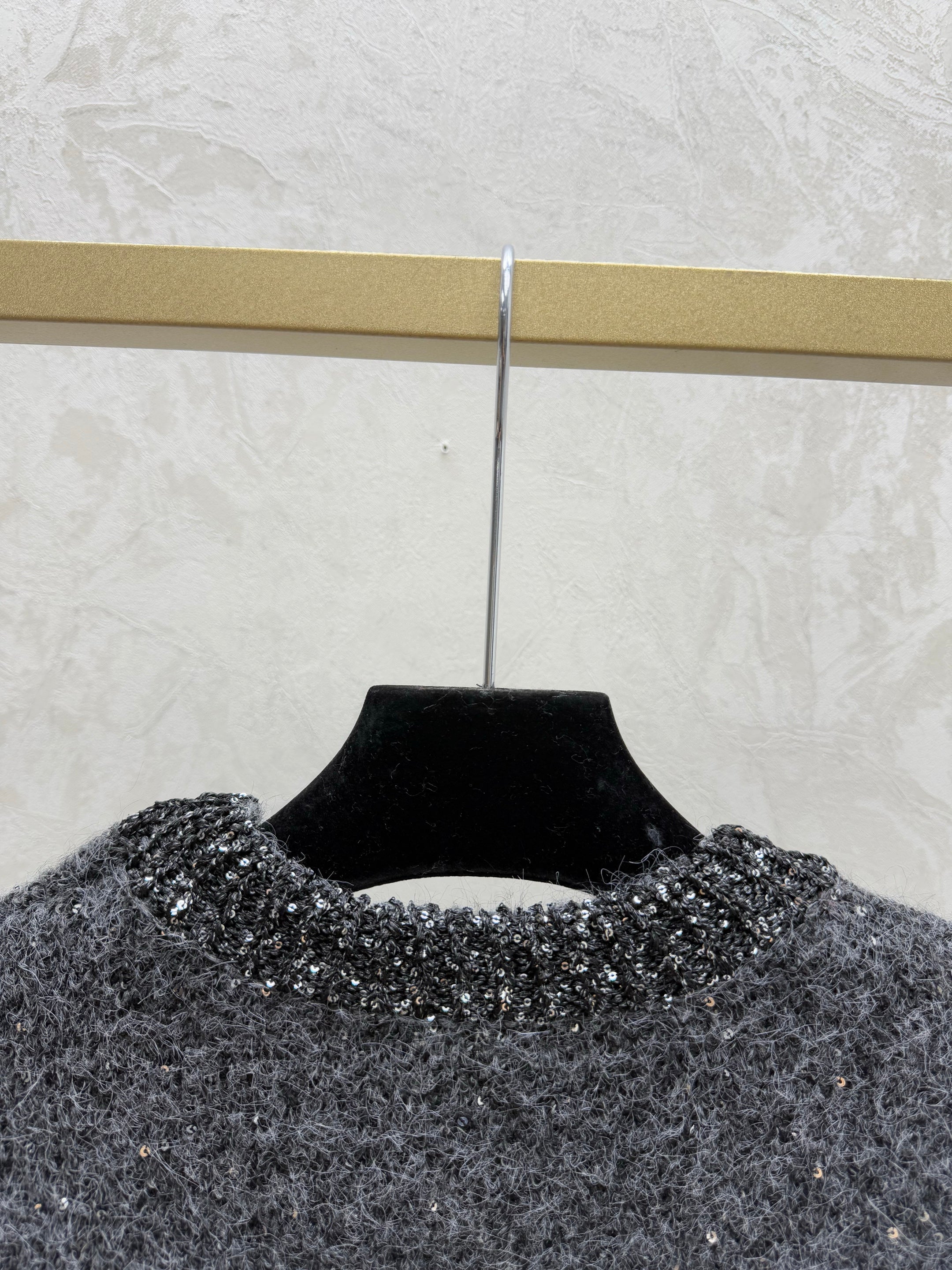 Solid color sequined round neck knit long sleeve