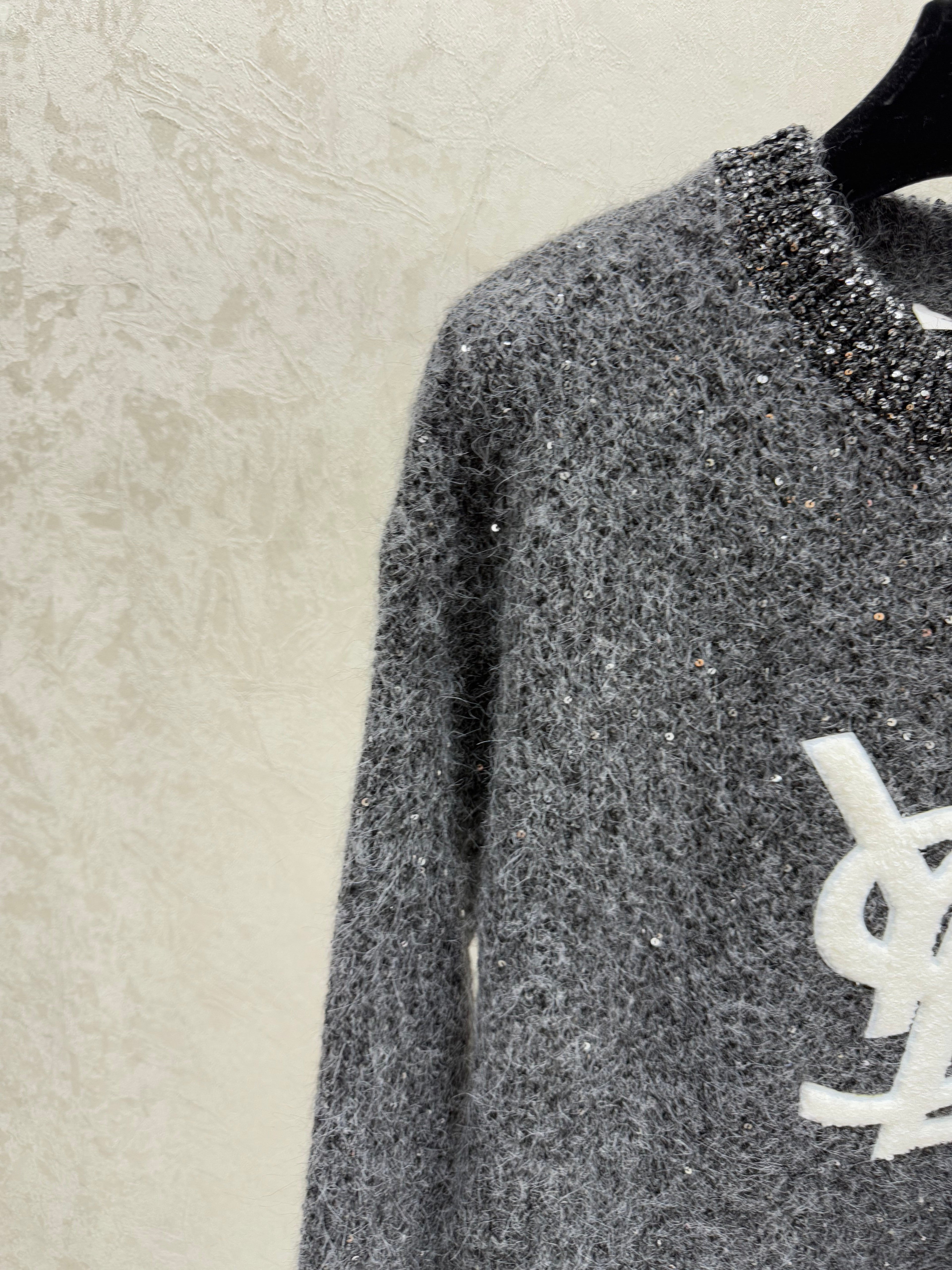 Solid color sequined round neck knit long sleeve