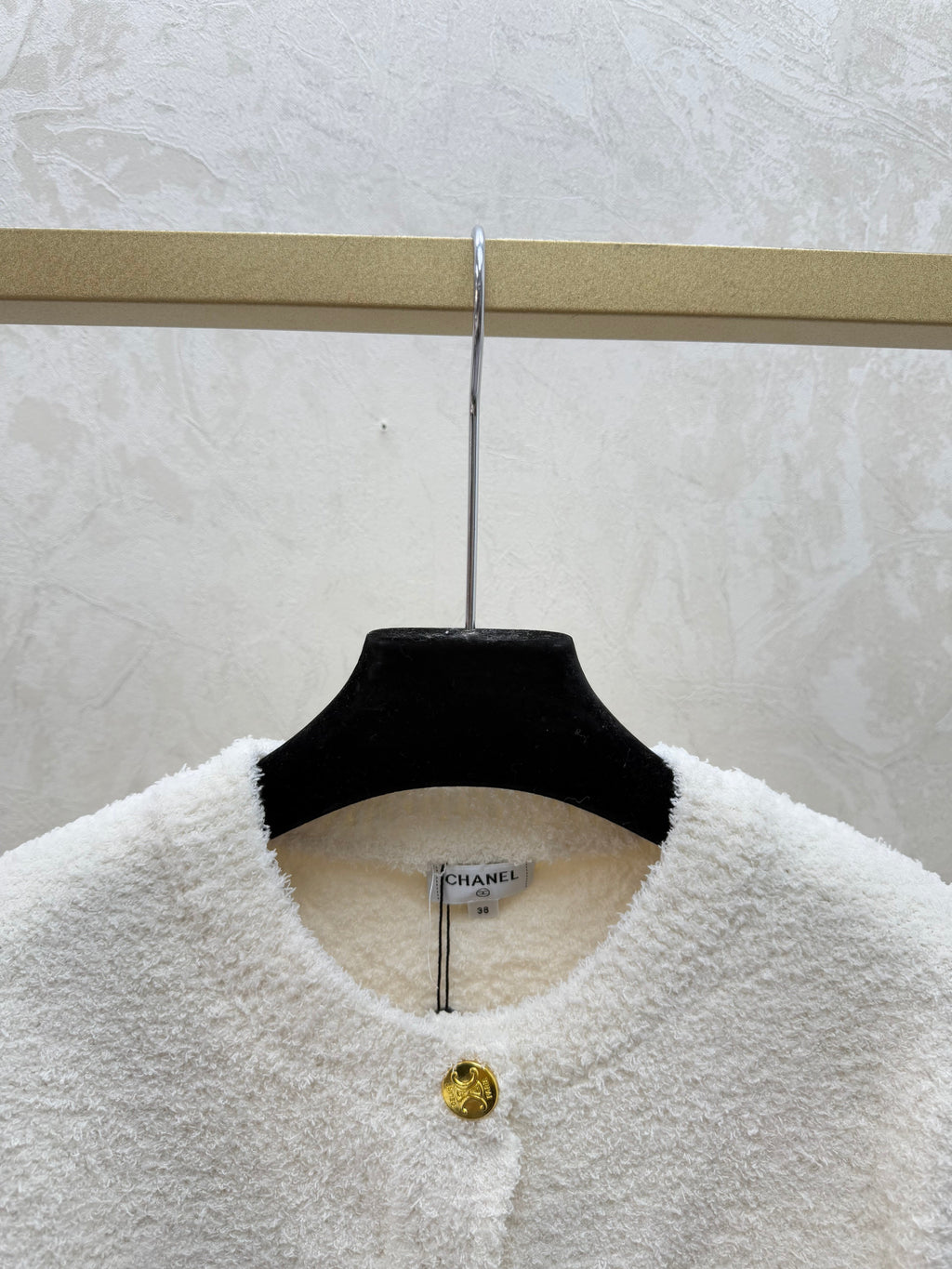 Color-blocked letter embroidered round neck knit long-sleeved cardigan