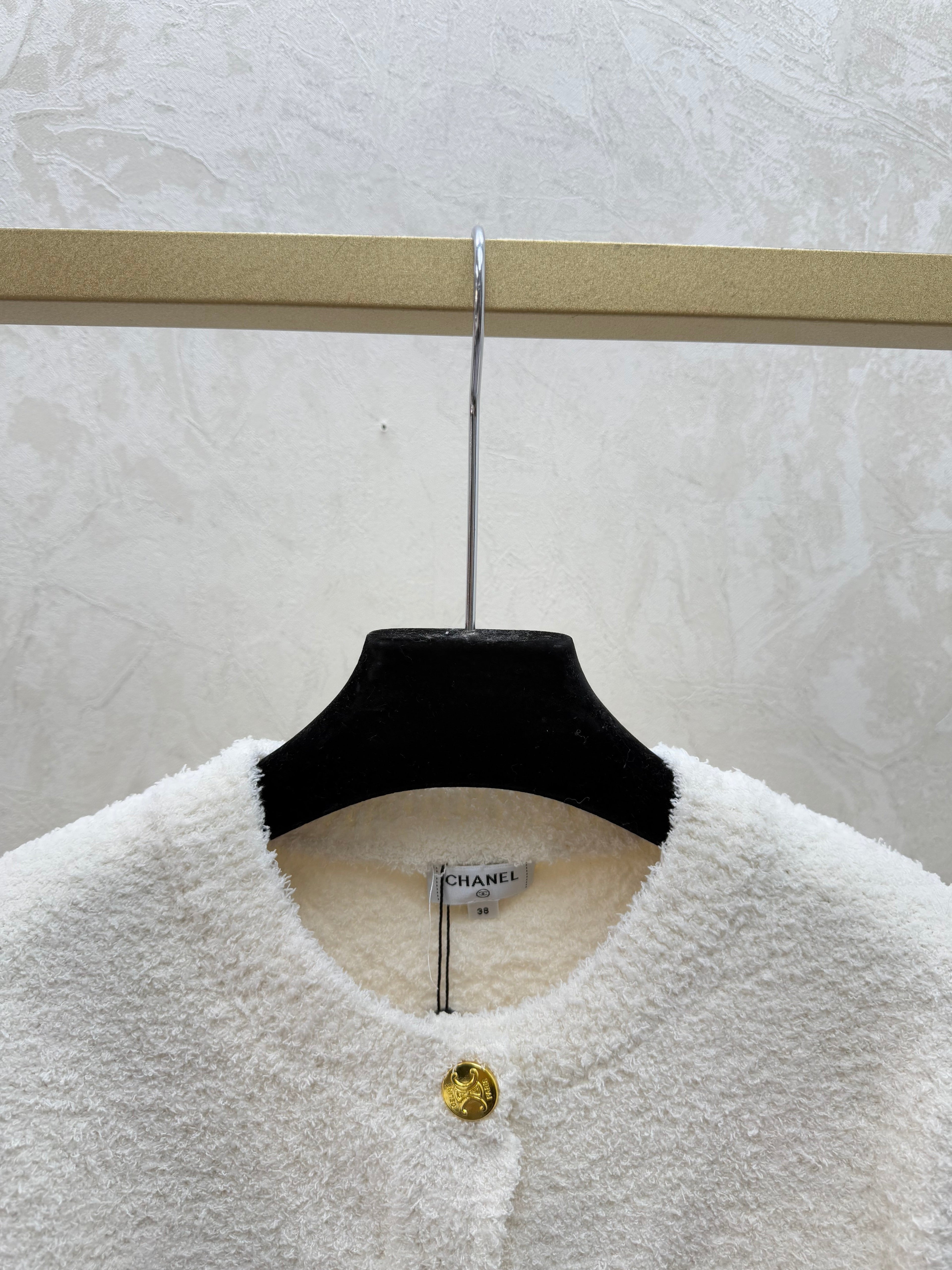 Color-blocked letter embroidered round neck knit long-sleeved cardigan
