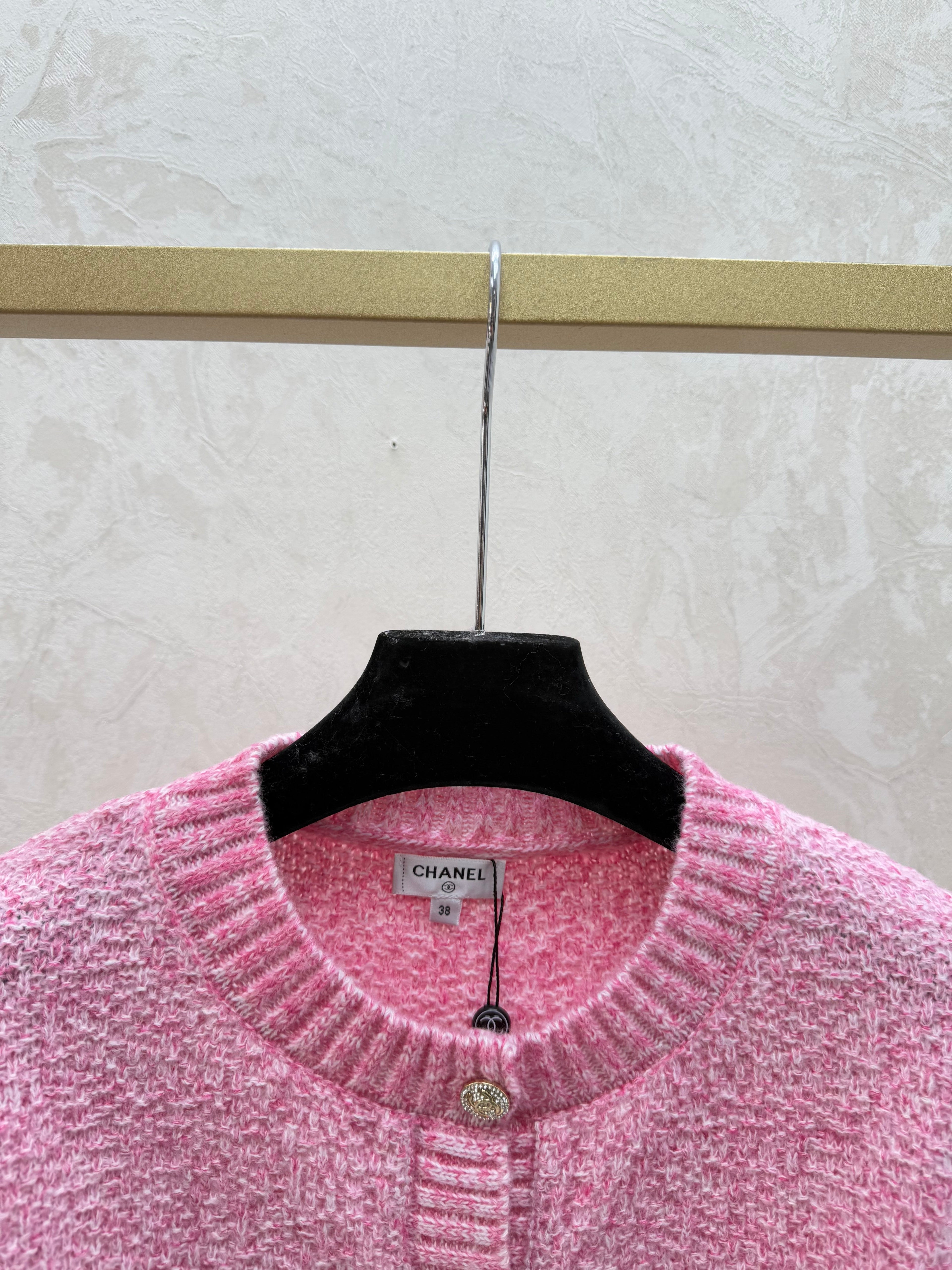 Color-blocked letter crew neck knit long-sleeved cardigan