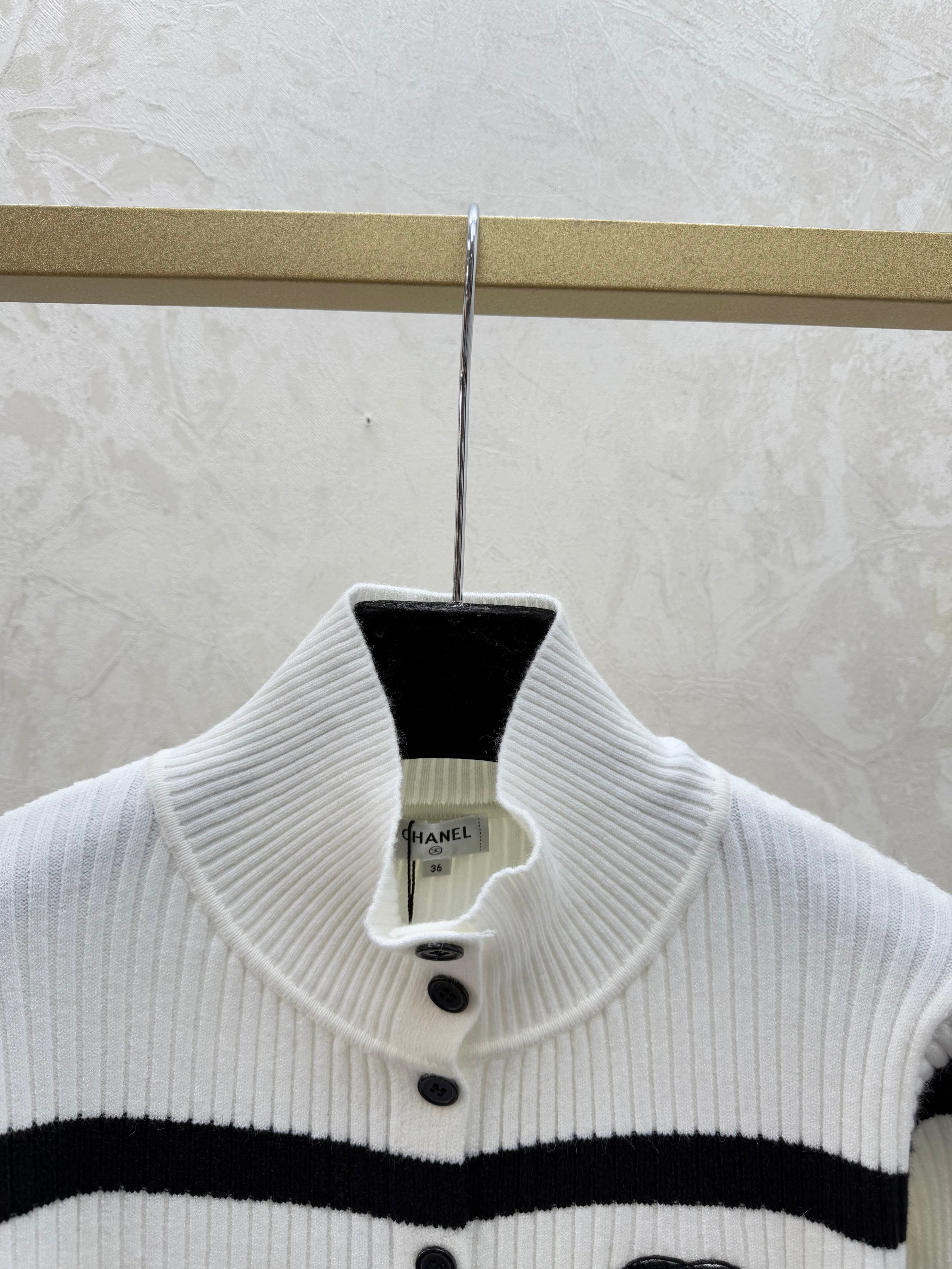 Color-blocked striped turtleneck knit long-sleeved cardigan