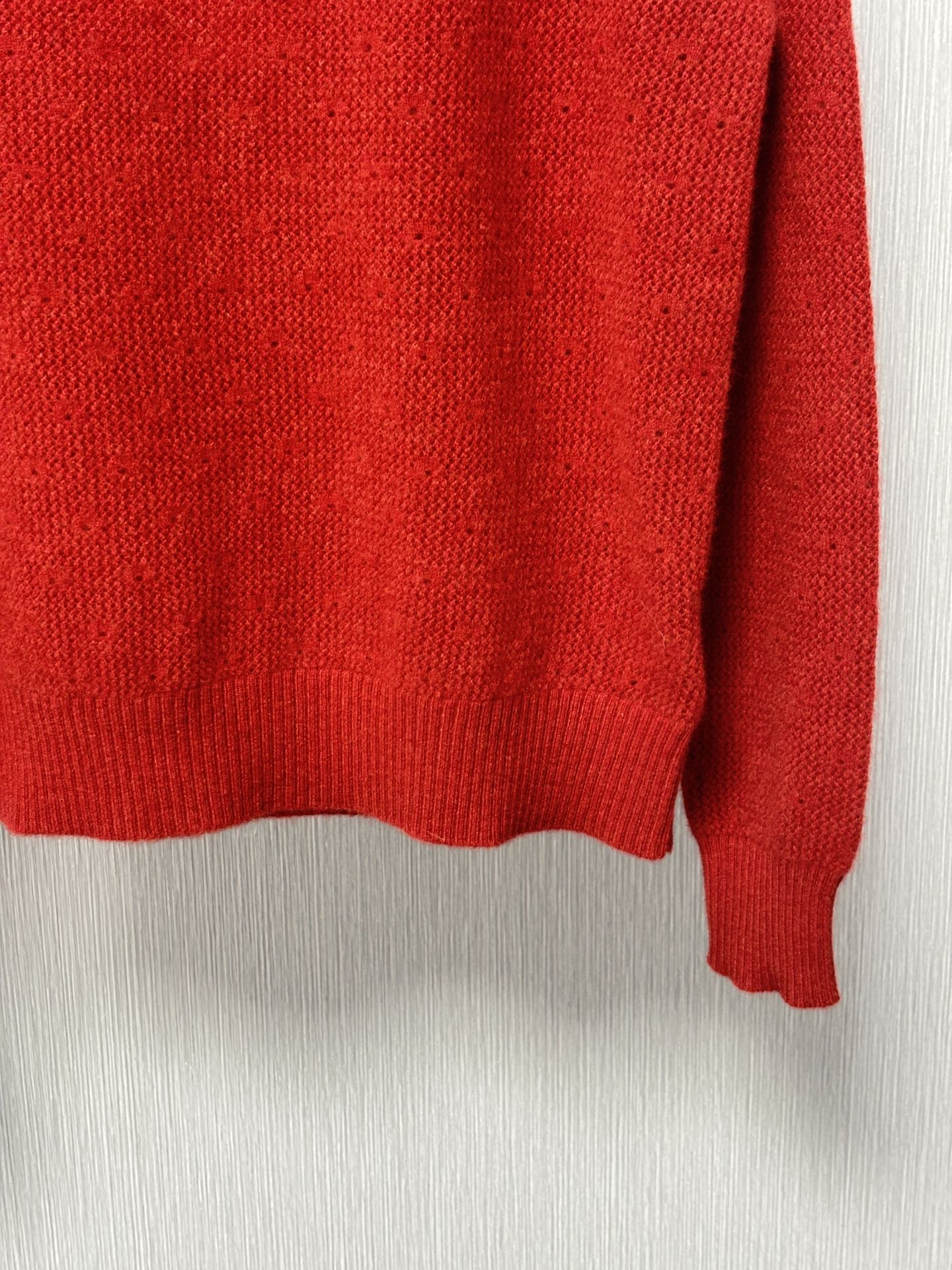 New round neck, letter logo, 3D jacquard, hot-stamped rhinestone button decoration, hollowed-out soft and comfortable casual knit long sleeve