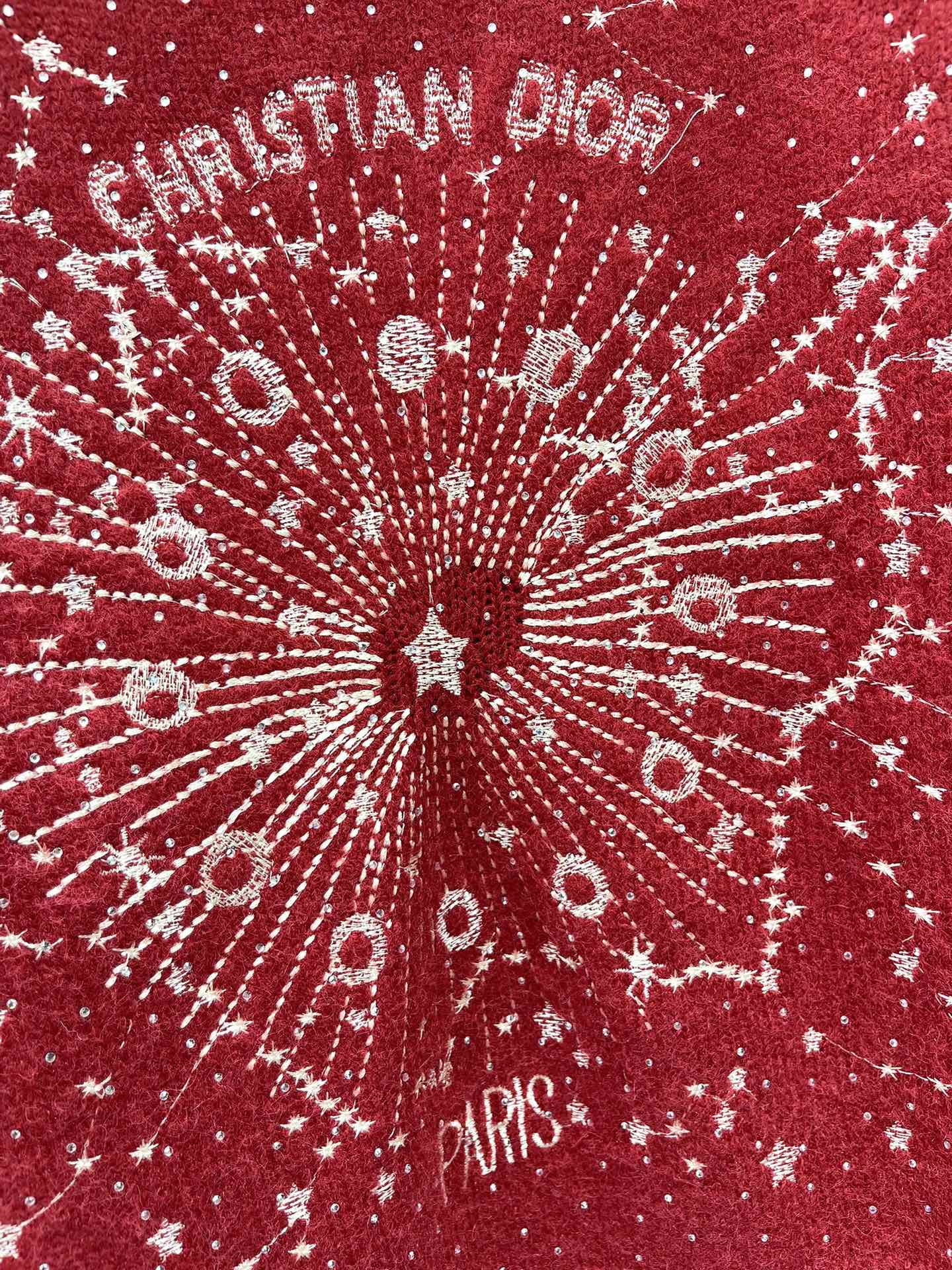 New heavy-duty star embroidery and rhinestone details knit sweater