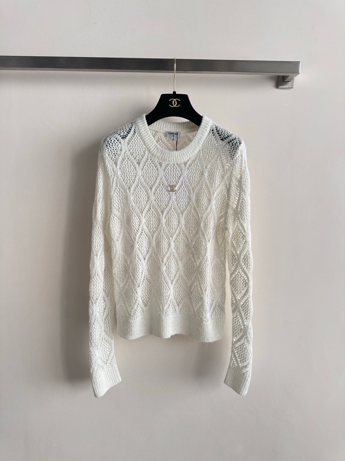 New long-sleeved top