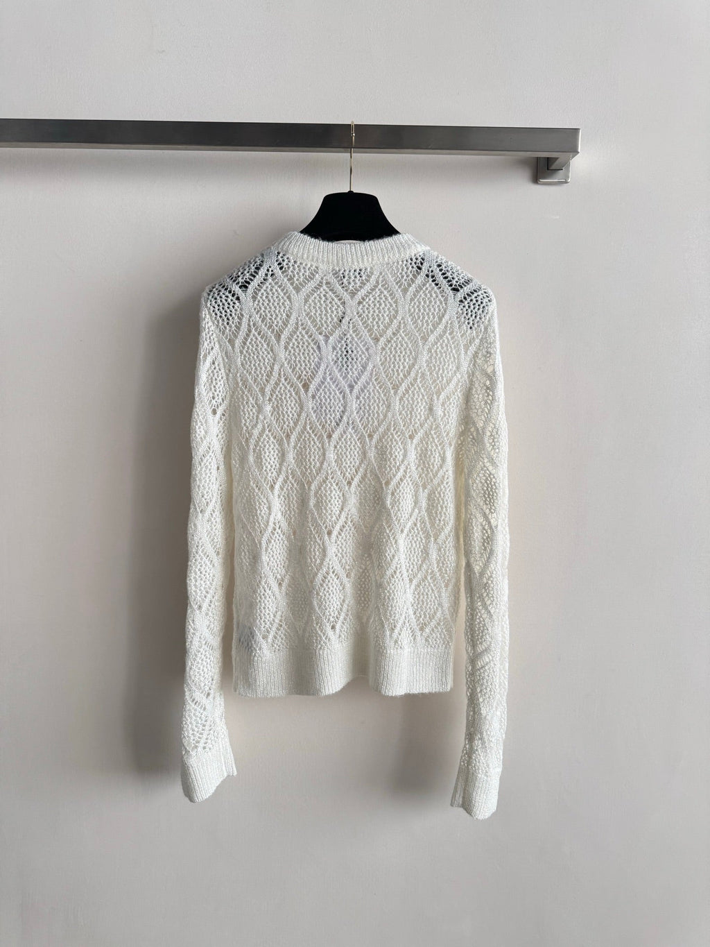 New long-sleeved top
