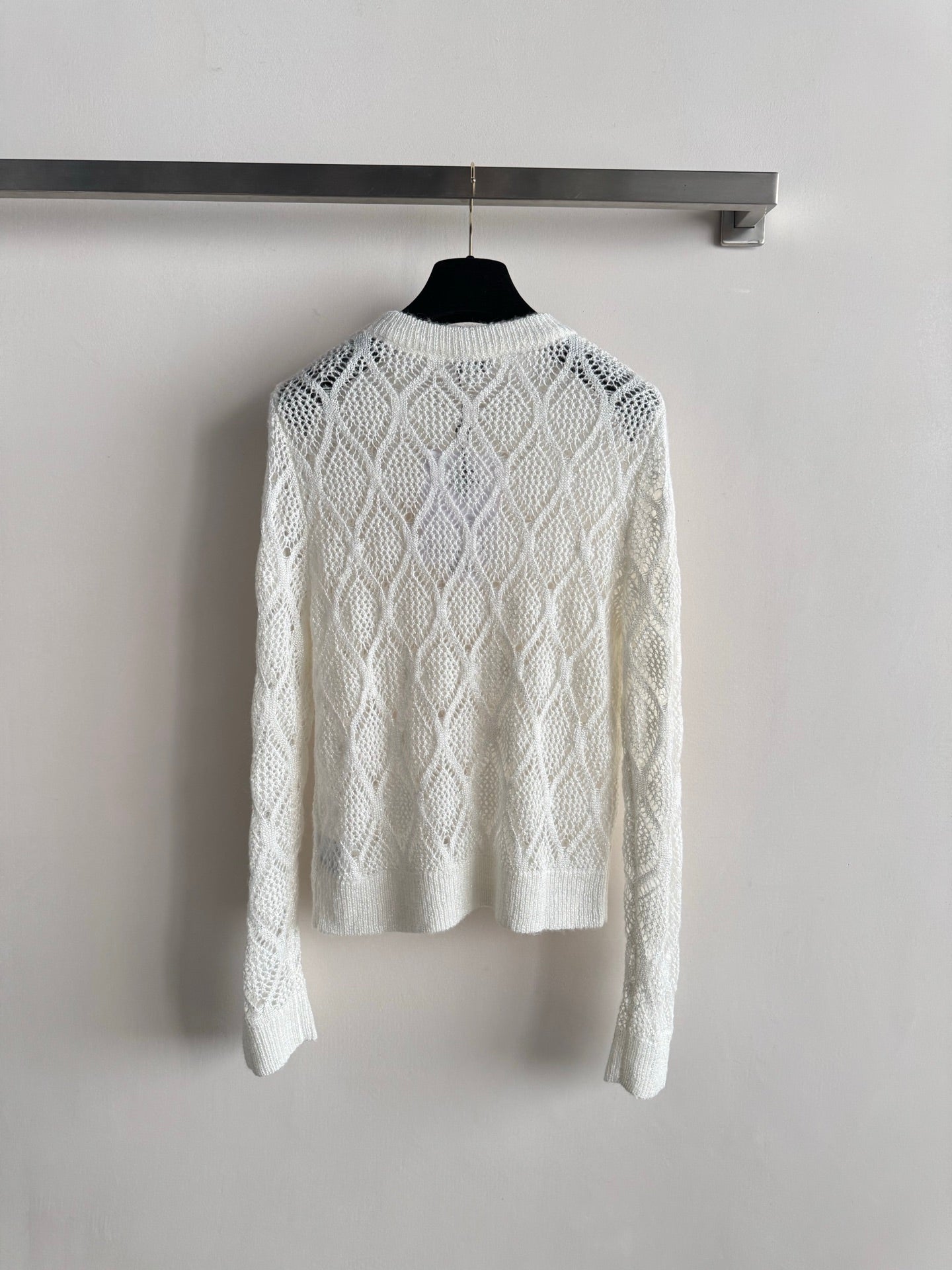 New long-sleeved top