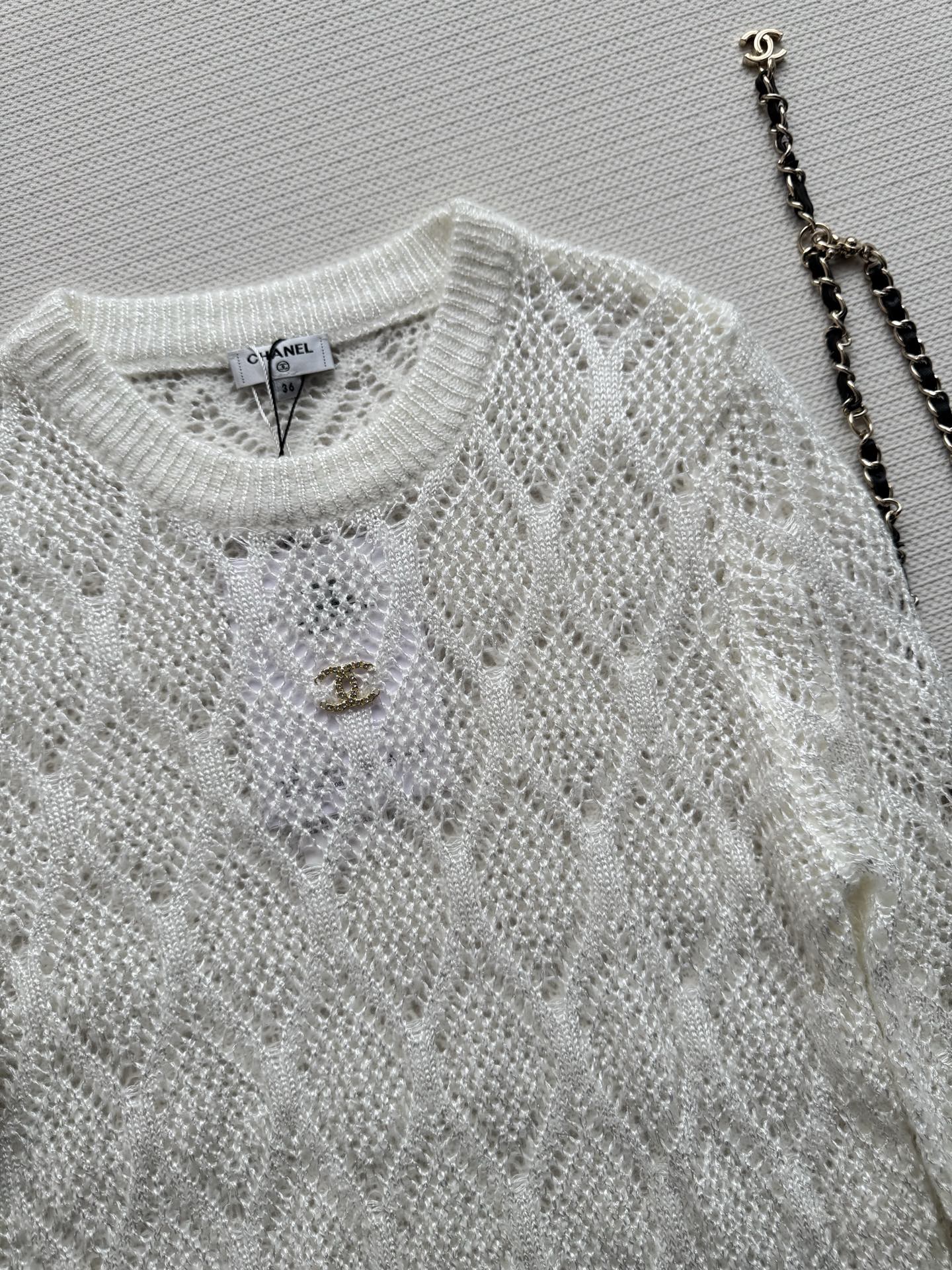 New long-sleeved top