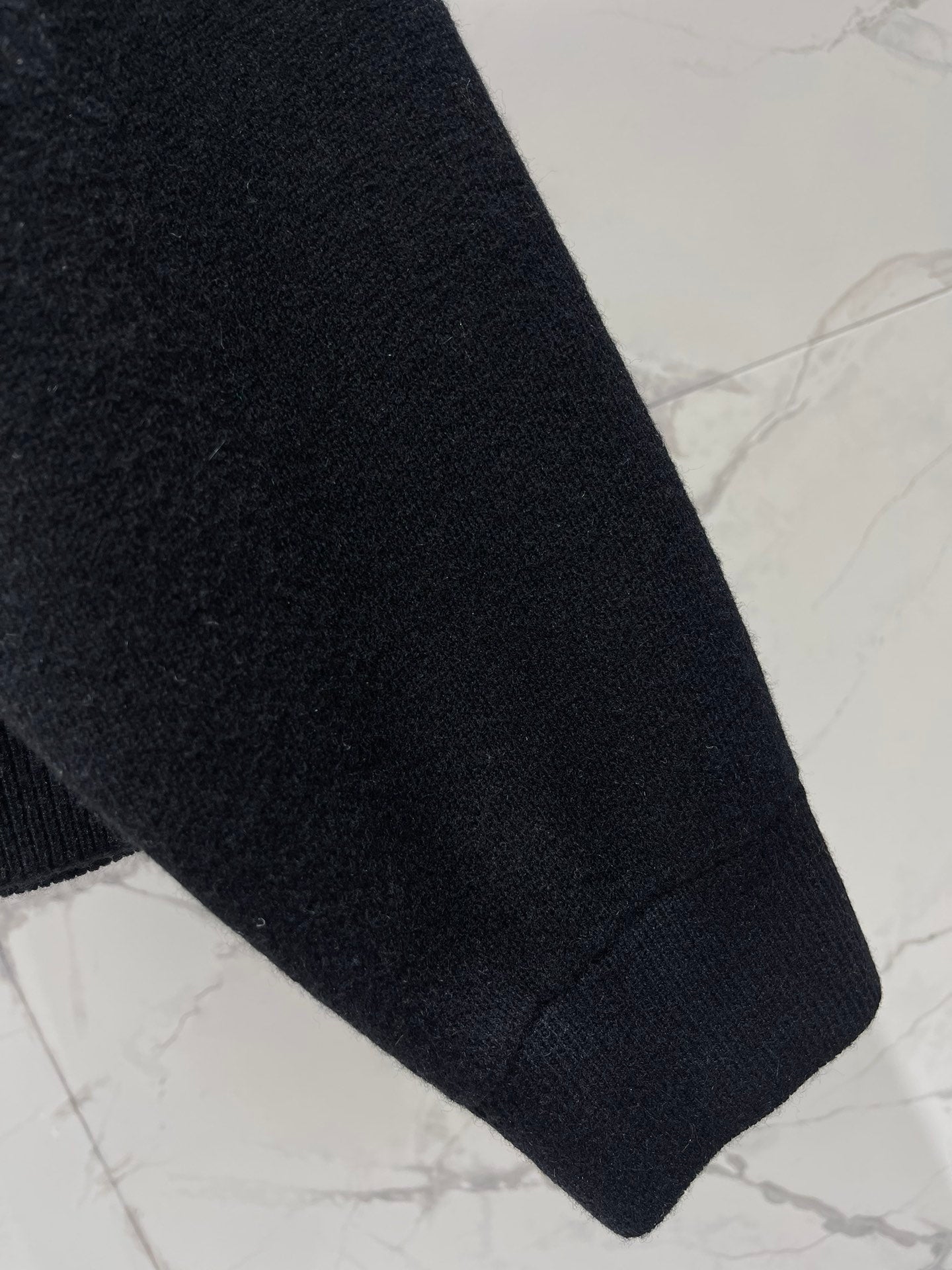 Jacquard Knit Crew Neck Long-Sleeve Cropped Top