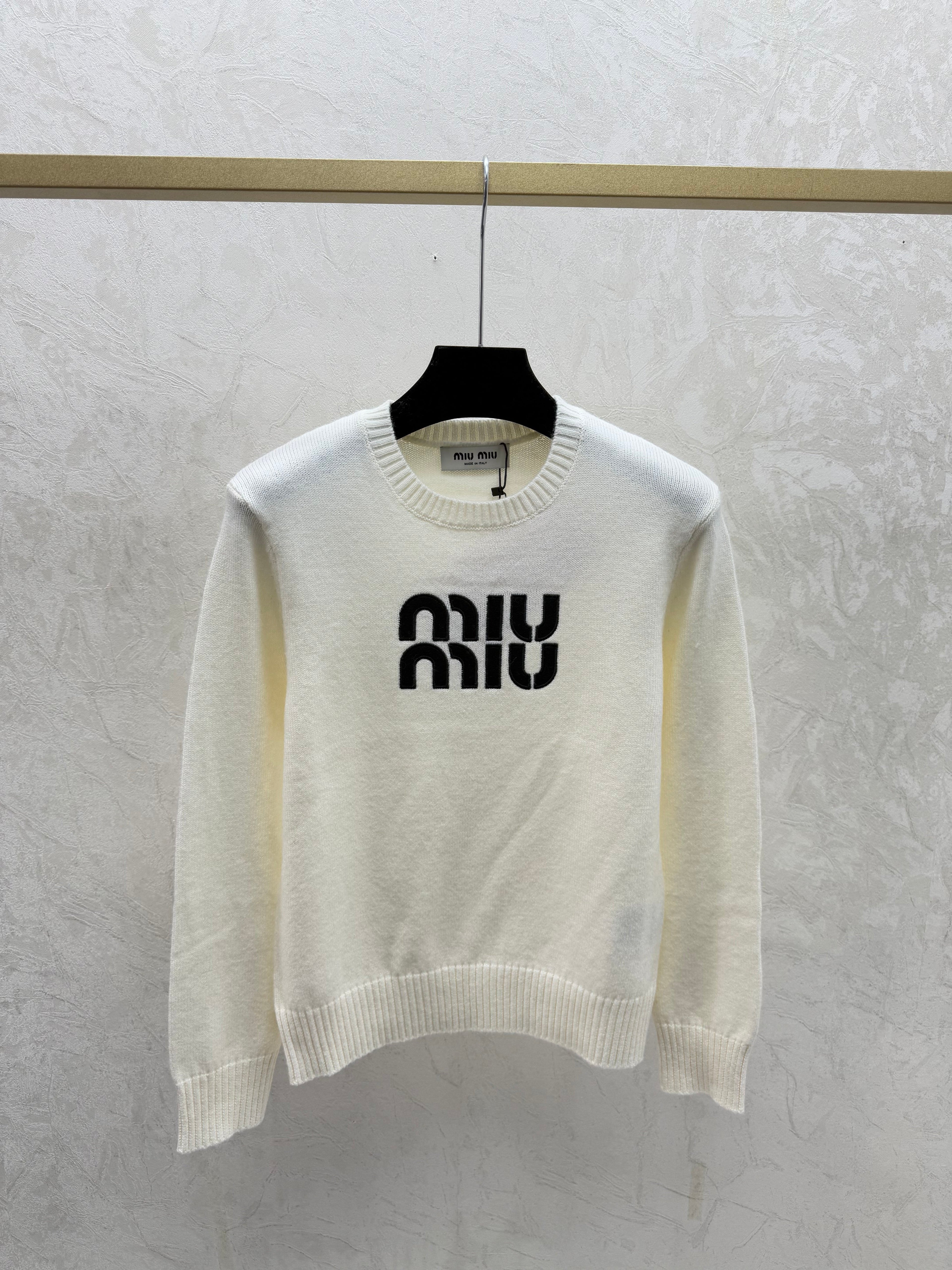 New contrasting color letter print crew neck knitted long-sleeved top