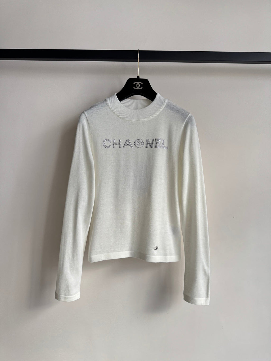 26 NEW Rhinestone-embellished Knitted Sweater