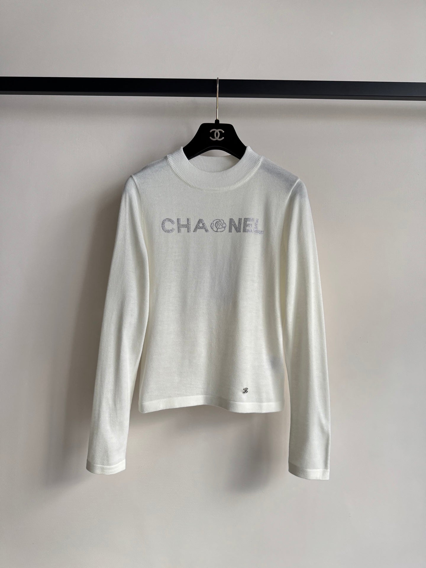 26 NEW Rhinestone-embellished Knitted Sweater
