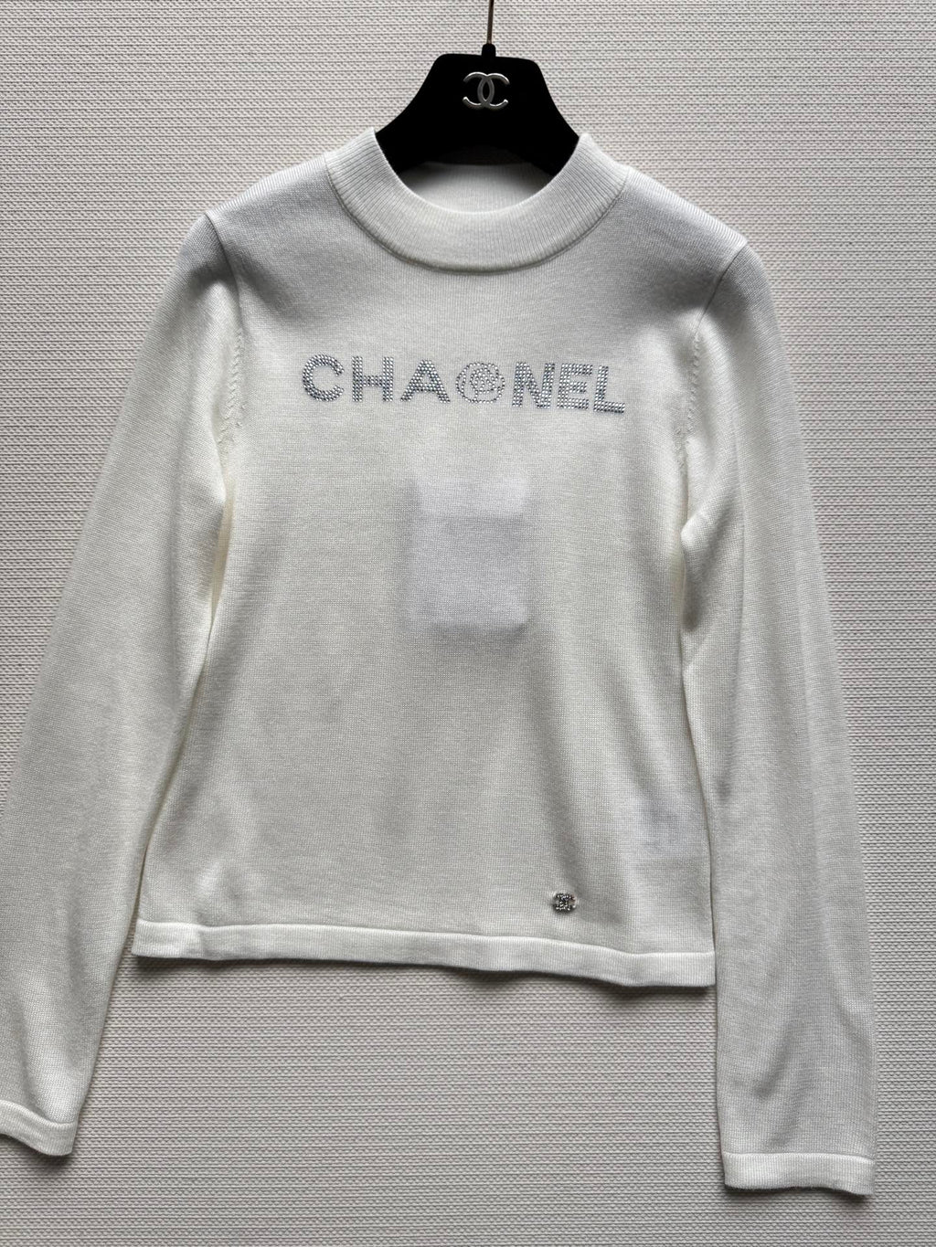 26 NEW Rhinestone-embellished Knitted Sweater