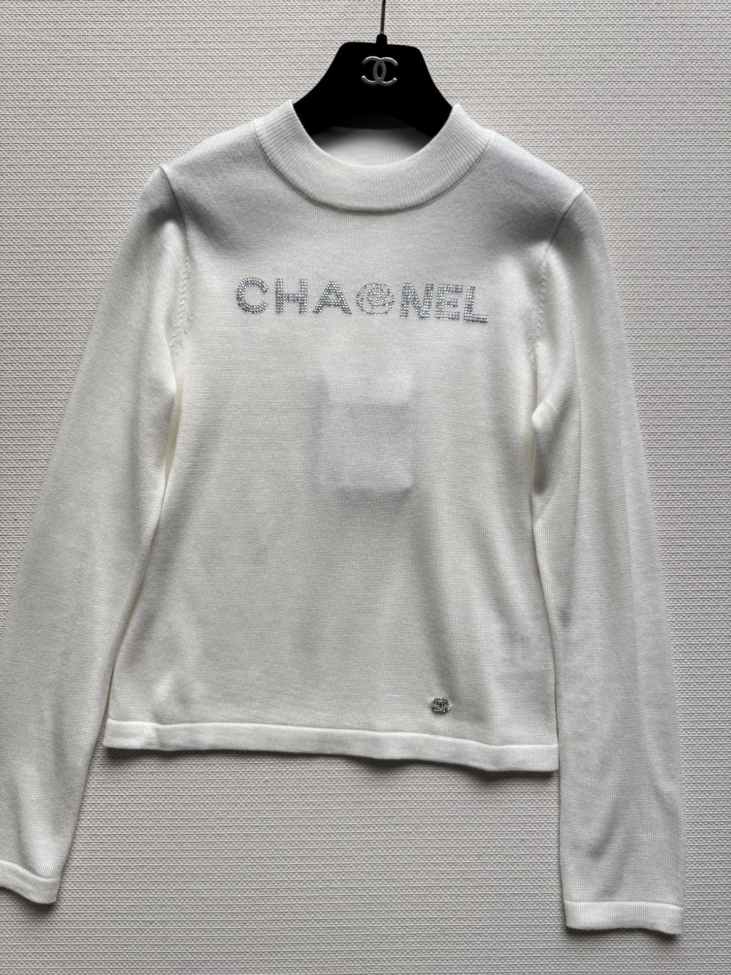 26 NEW Rhinestone-embellished Knitted Sweater