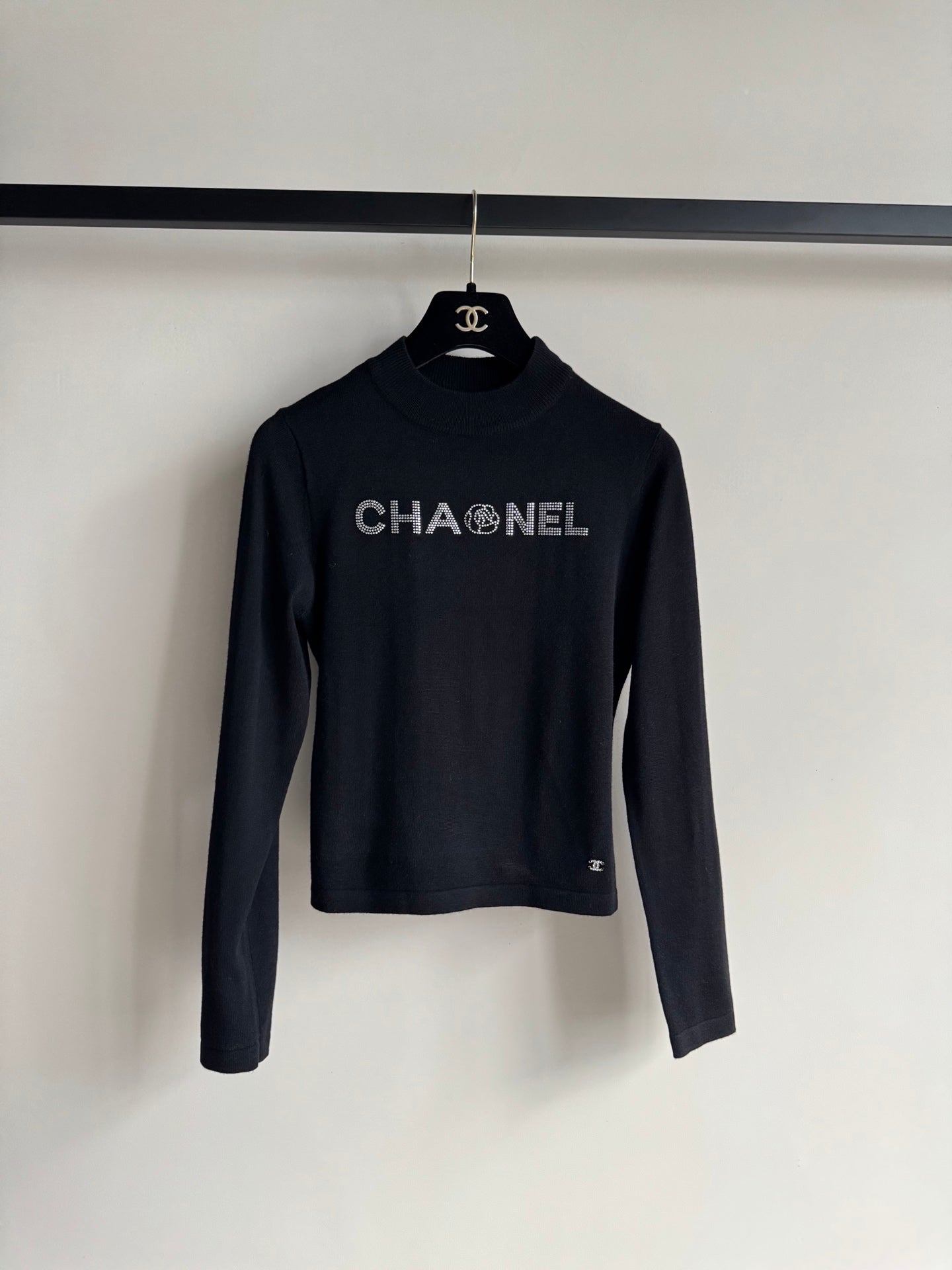 26 NEW Rhinestone-embellished Knitted Sweater