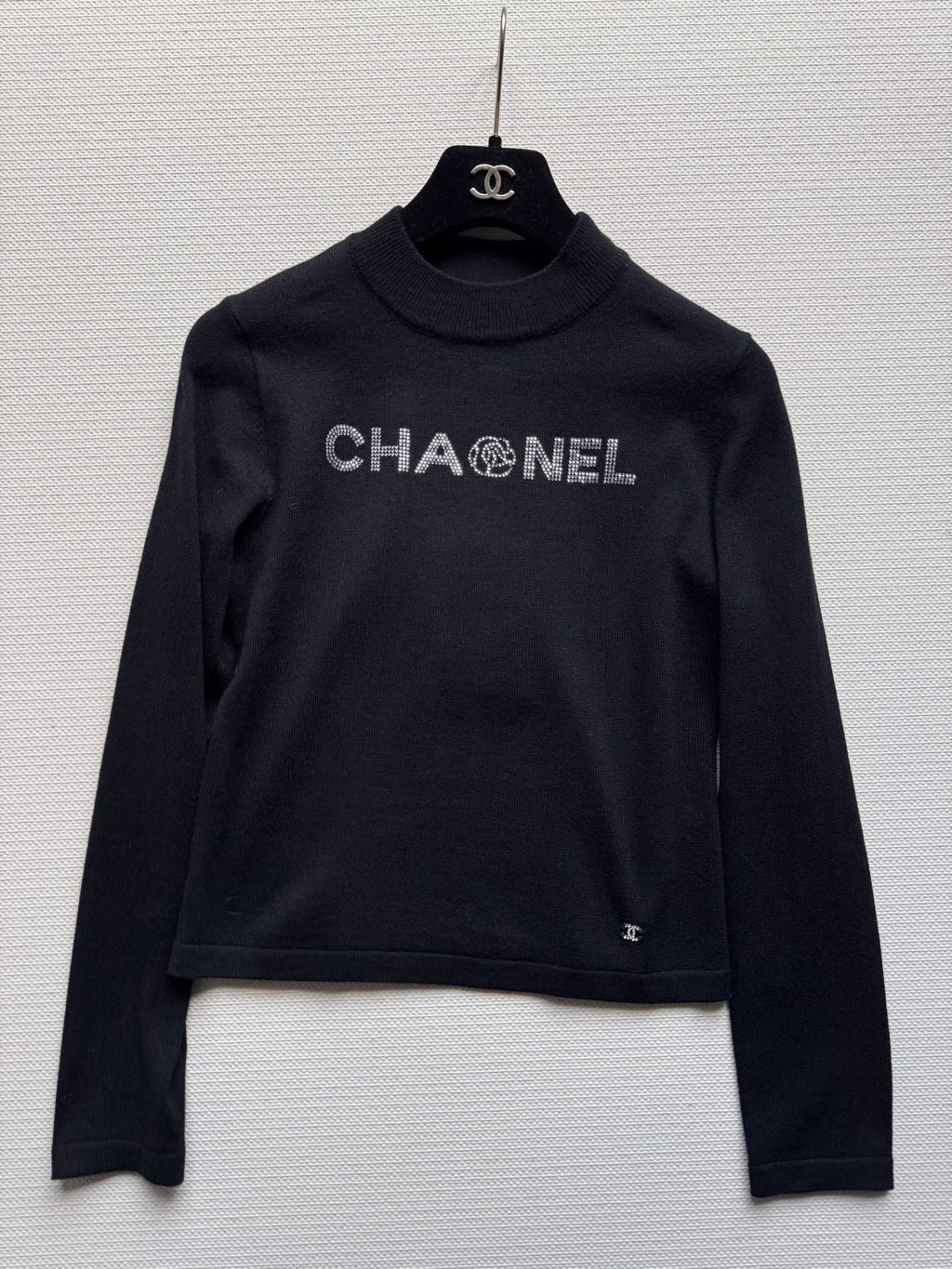 26 NEW Rhinestone-embellished Knitted Sweater