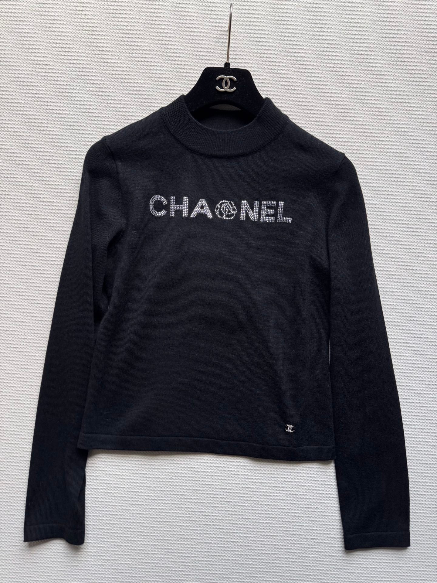 26 NEW Rhinestone-embellished Knitted Sweater