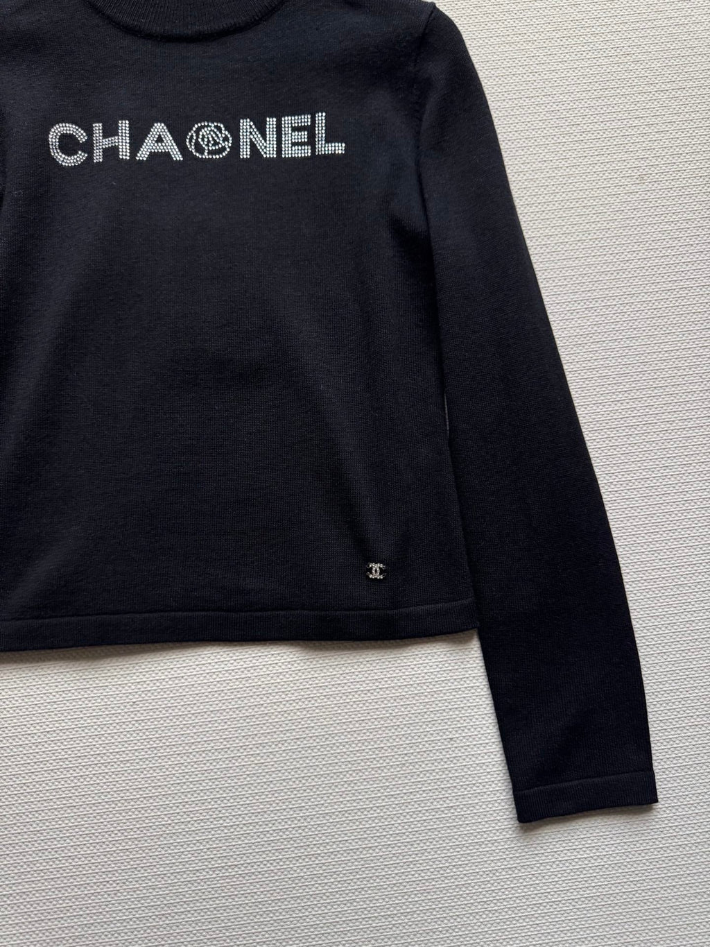 26 NEW Rhinestone-embellished Knitted Sweater