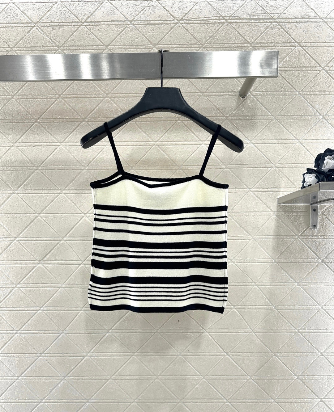 26NEW Striped Knitted Vest