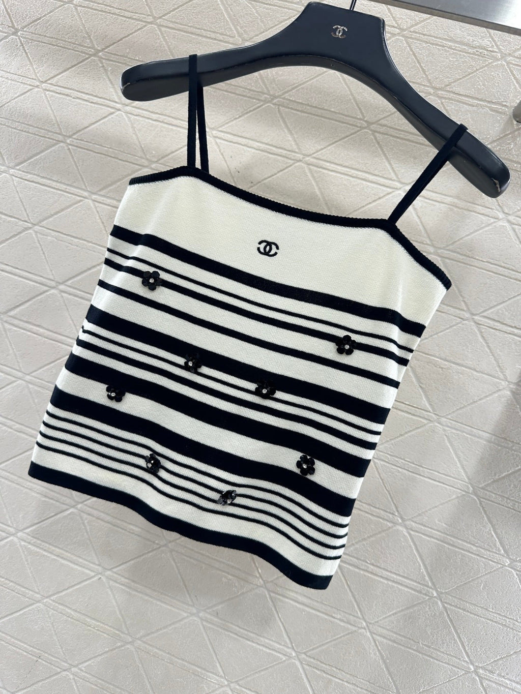 26NEW Striped Knitted Vest