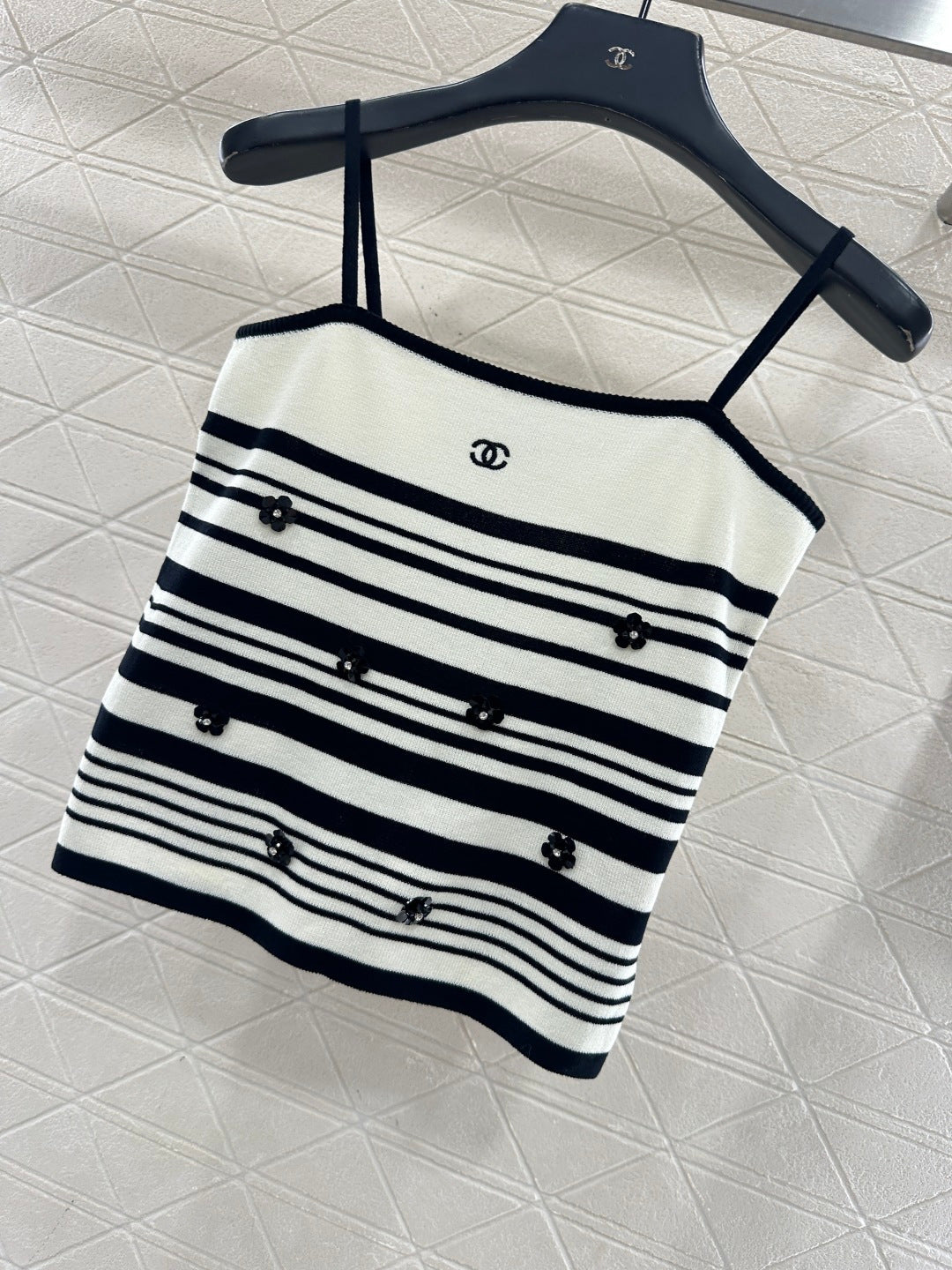 26NEW Striped Knitted Vest