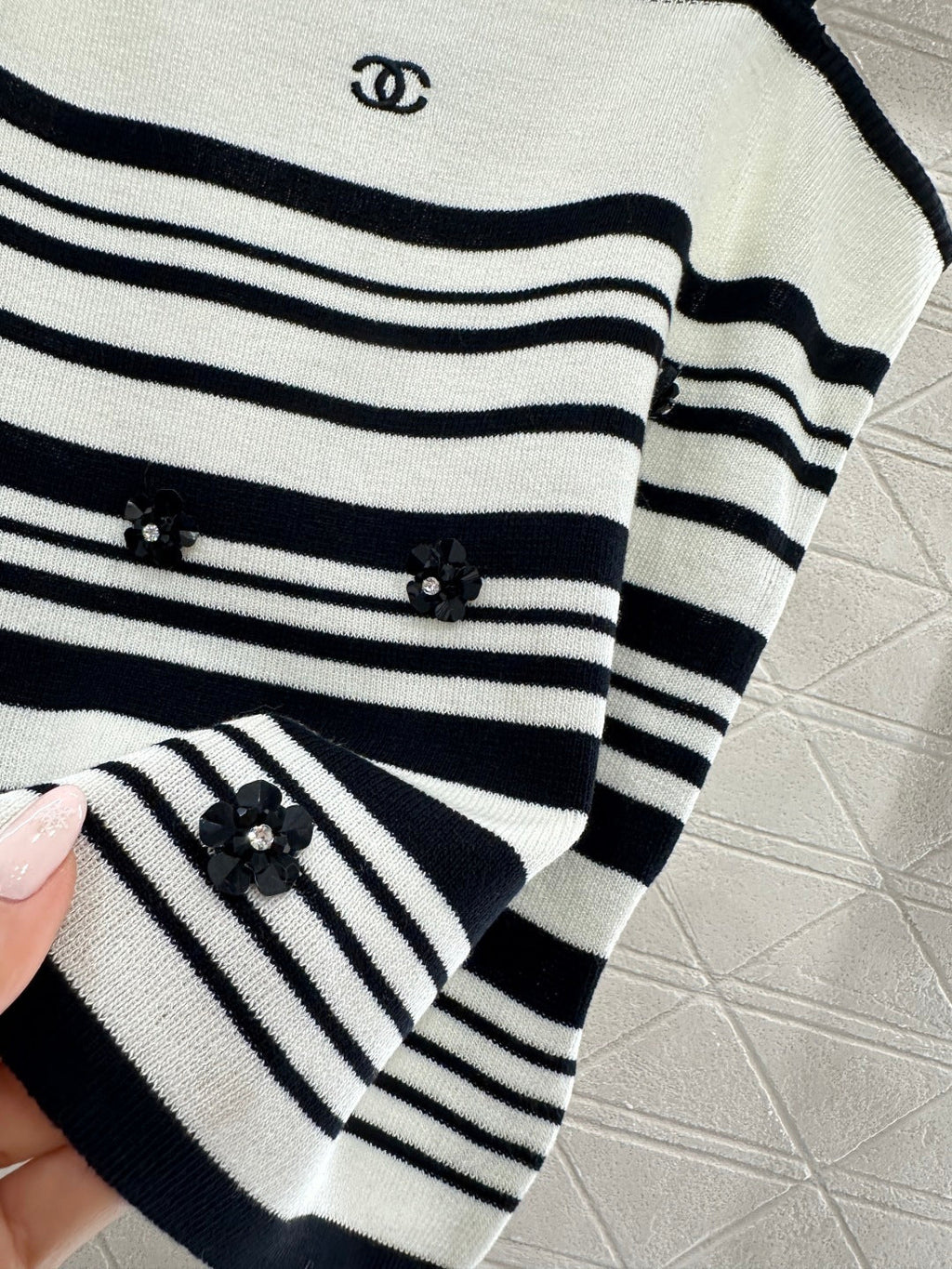 26NEW Striped Knitted Vest