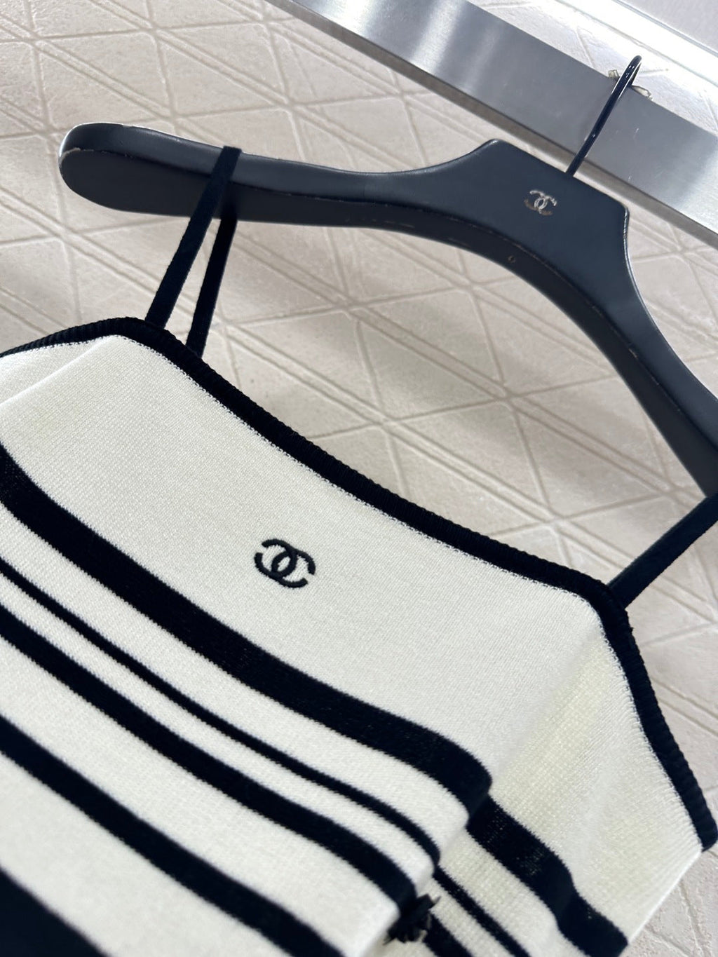 26NEW Striped Knitted Vest
