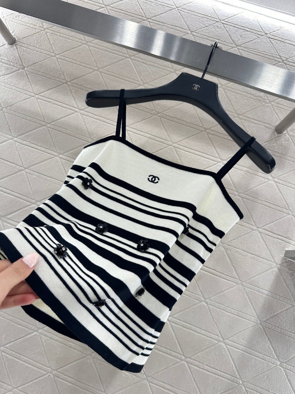 26NEW Striped Knitted Vest