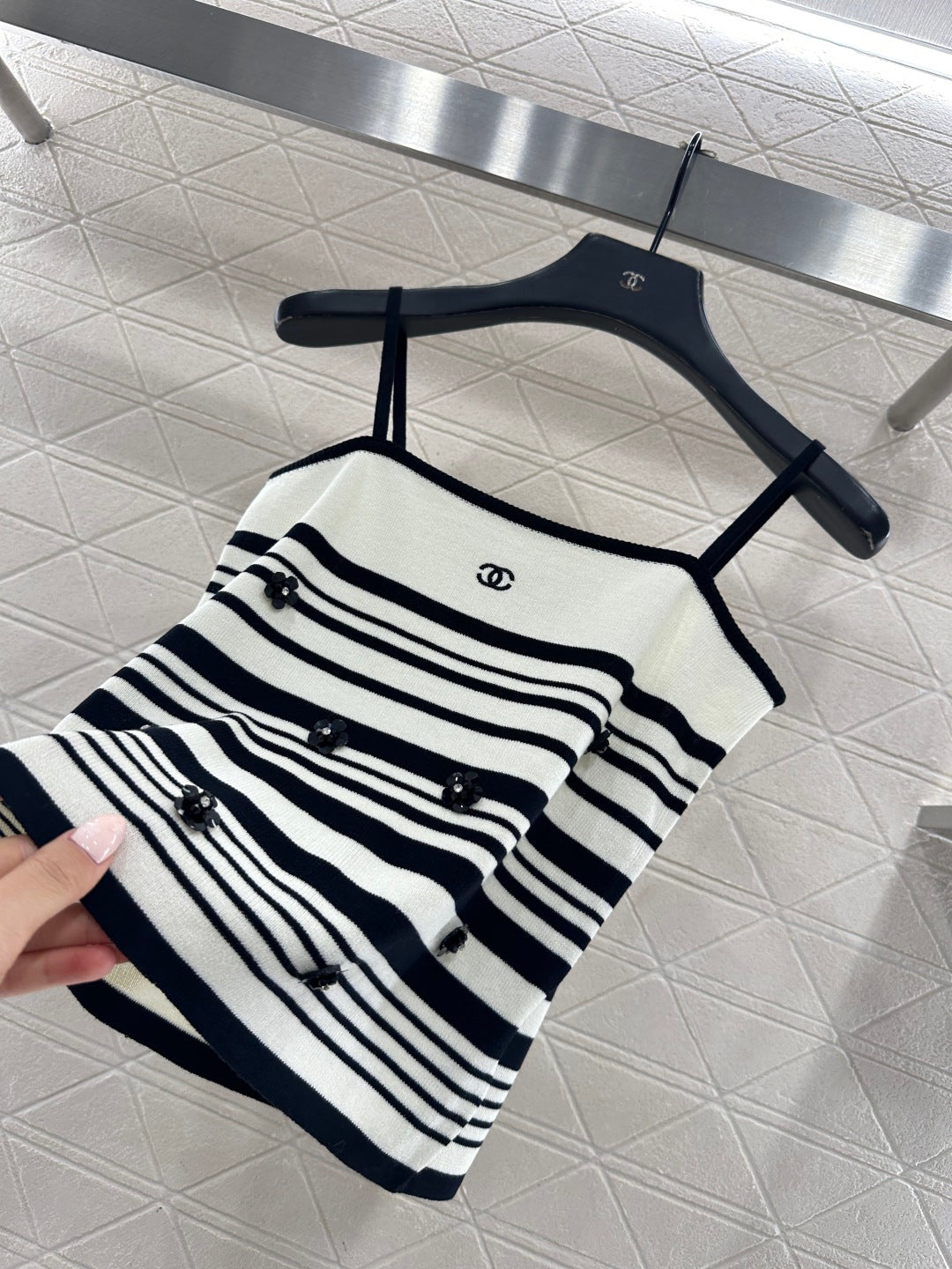 26NEW Striped Knitted Vest
