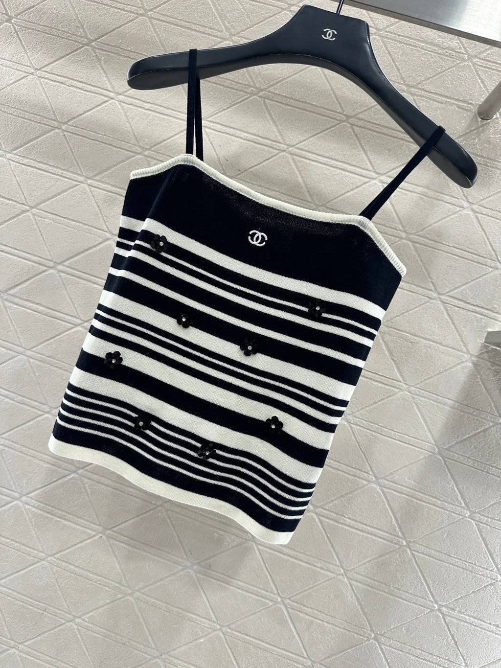 26NEW Striped Knitted Vest