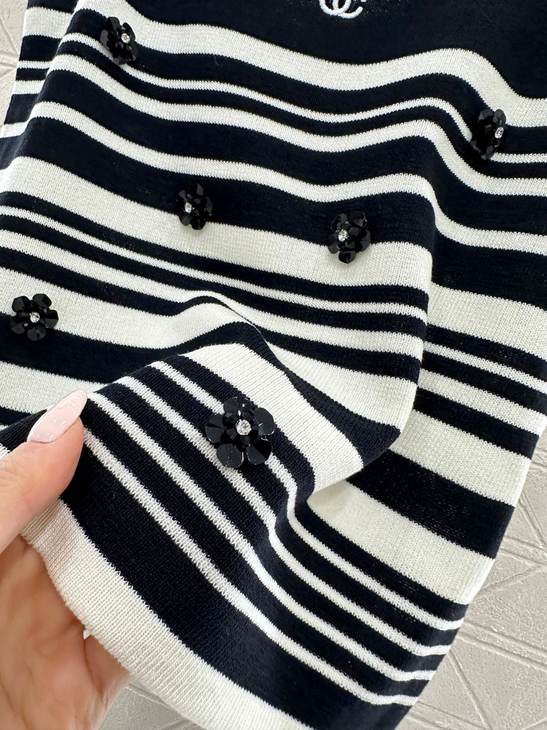 26NEW Striped Knitted Vest