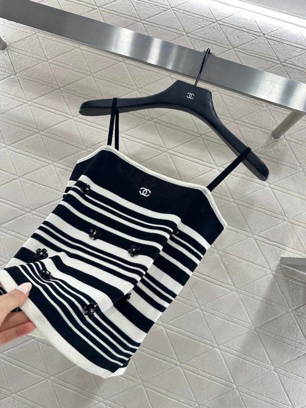 26NEW Striped Knitted Vest