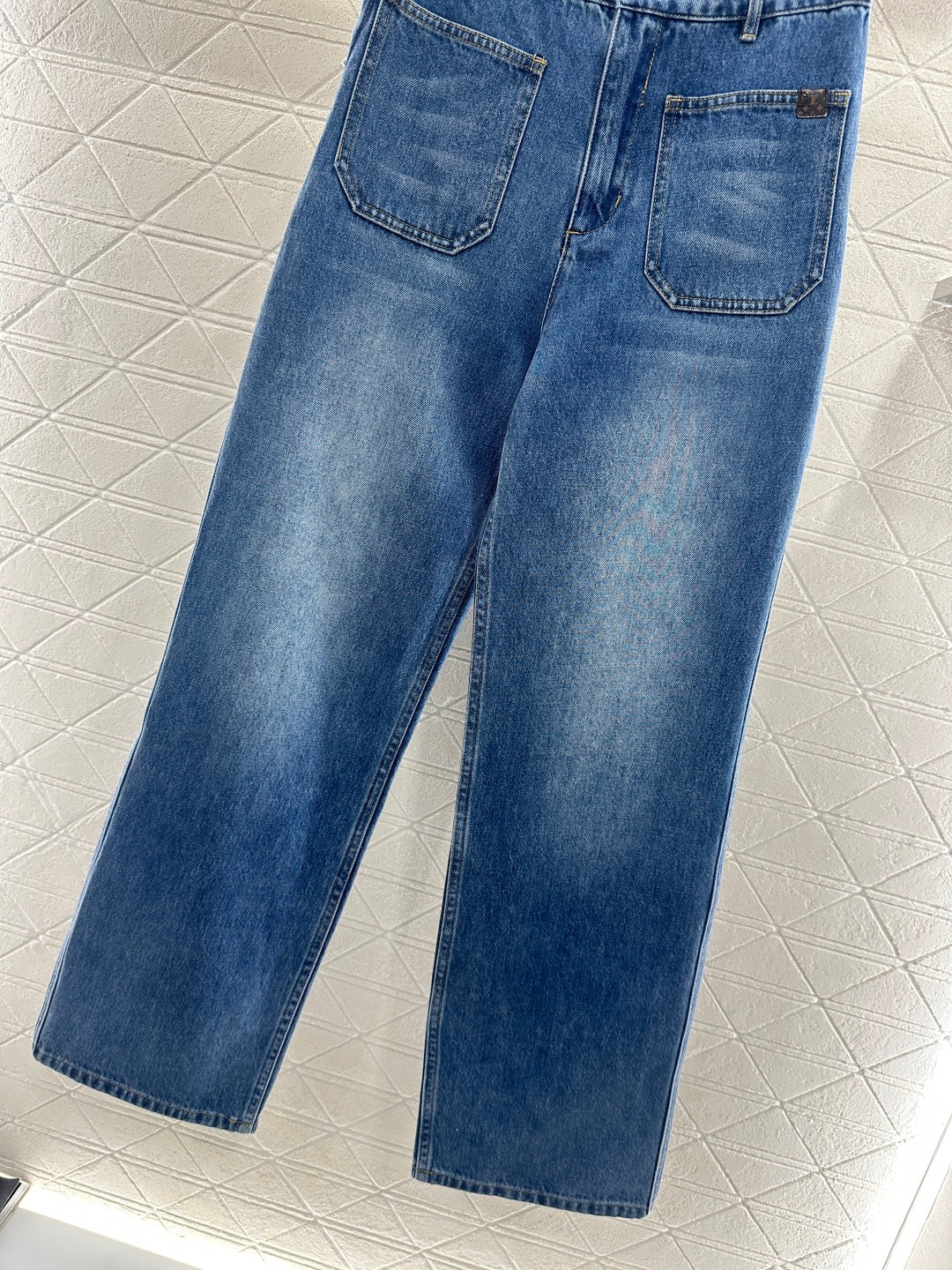 26NEW Straight-Leg Denim Jeans