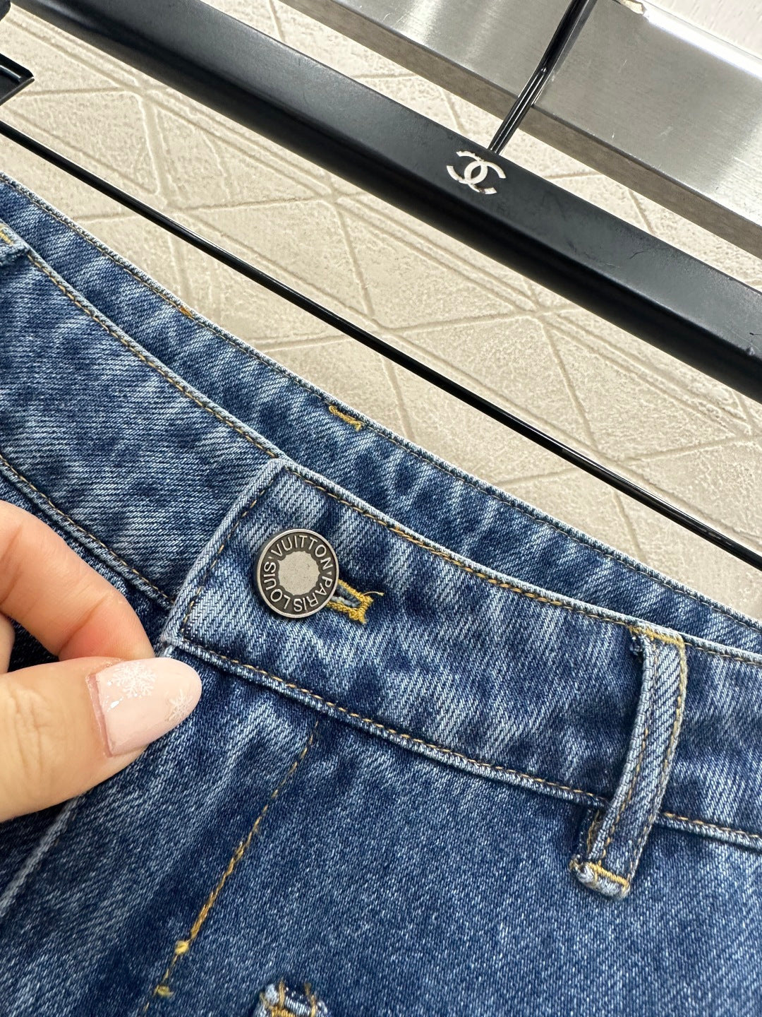 26NEW Straight-Leg Denim Jeans