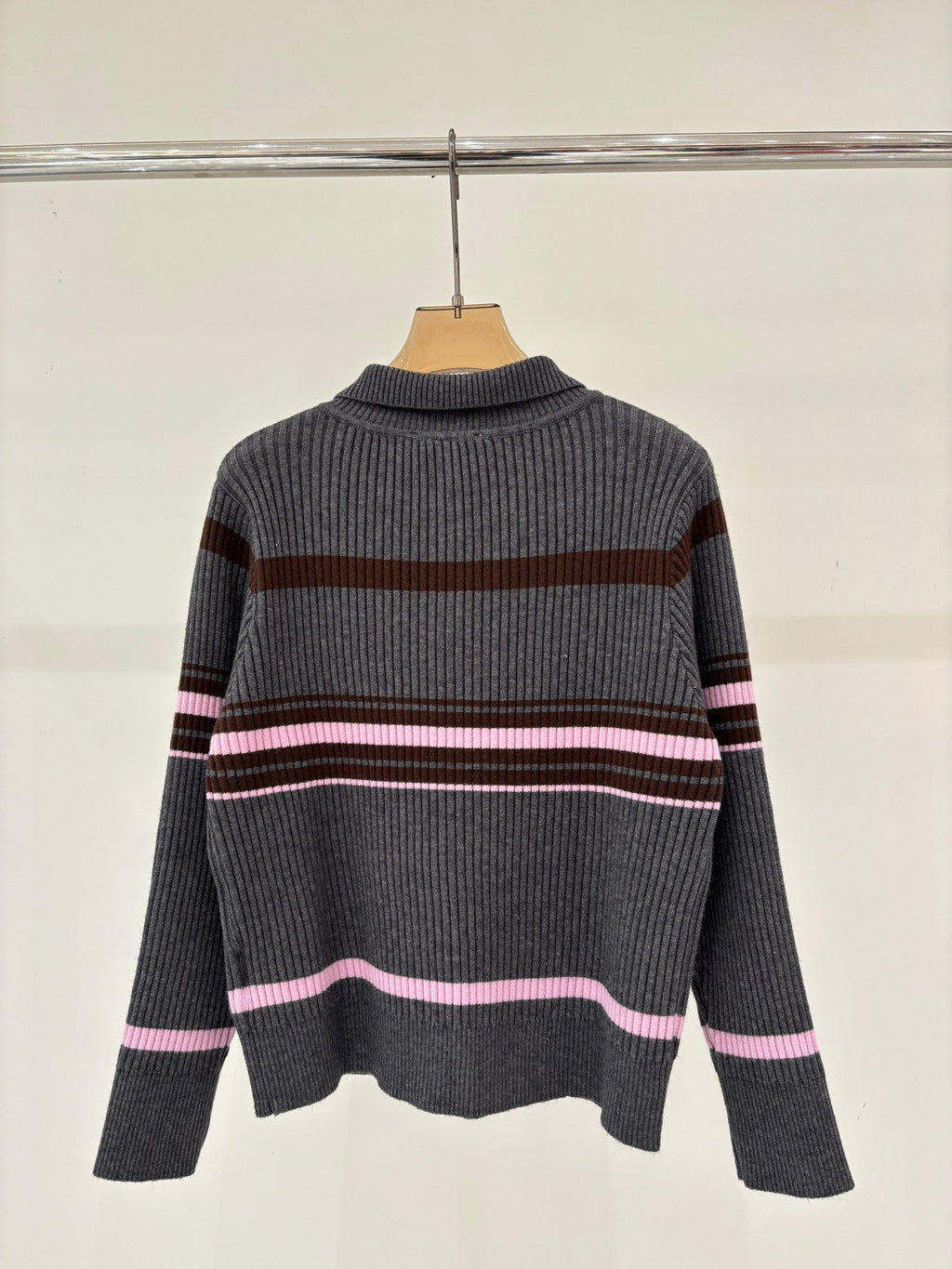 New style collared knitted cardigan