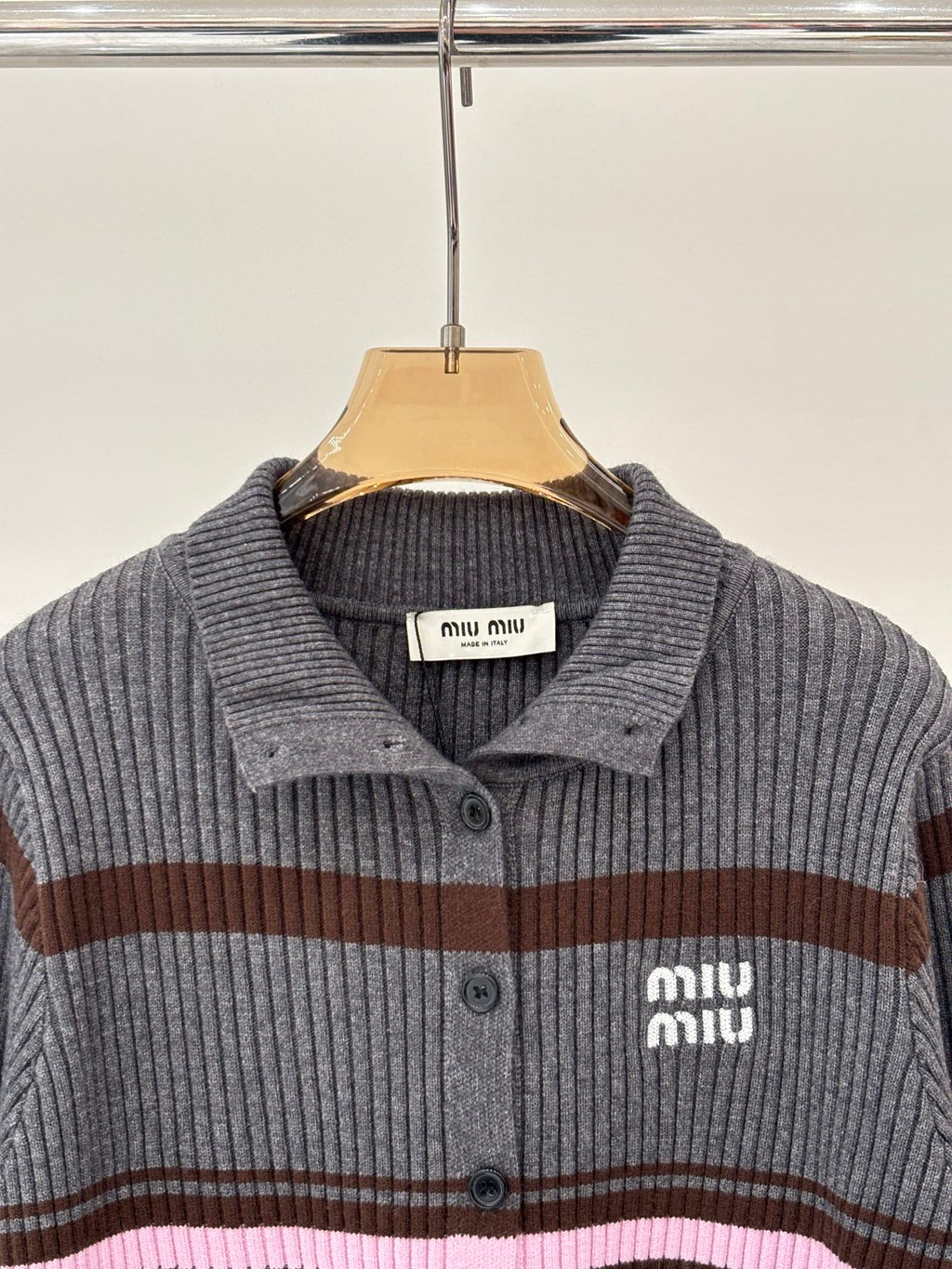New style collared knitted cardigan
