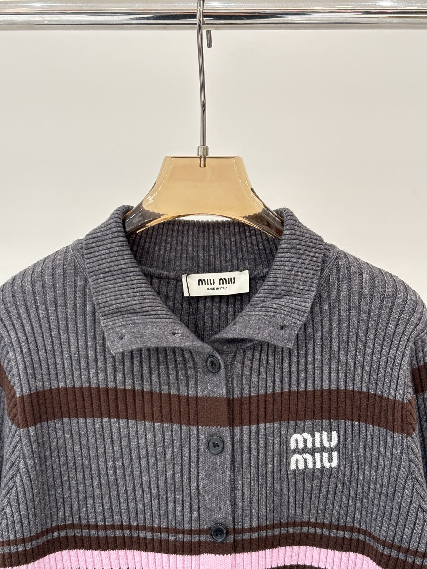 New style collared knitted cardigan