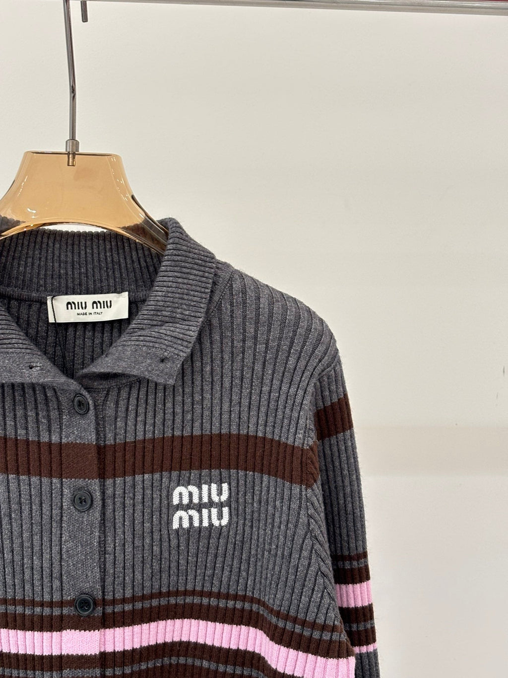New style collared knitted cardigan