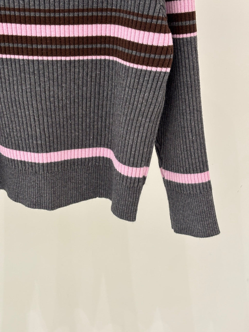 New style collared knitted cardigan
