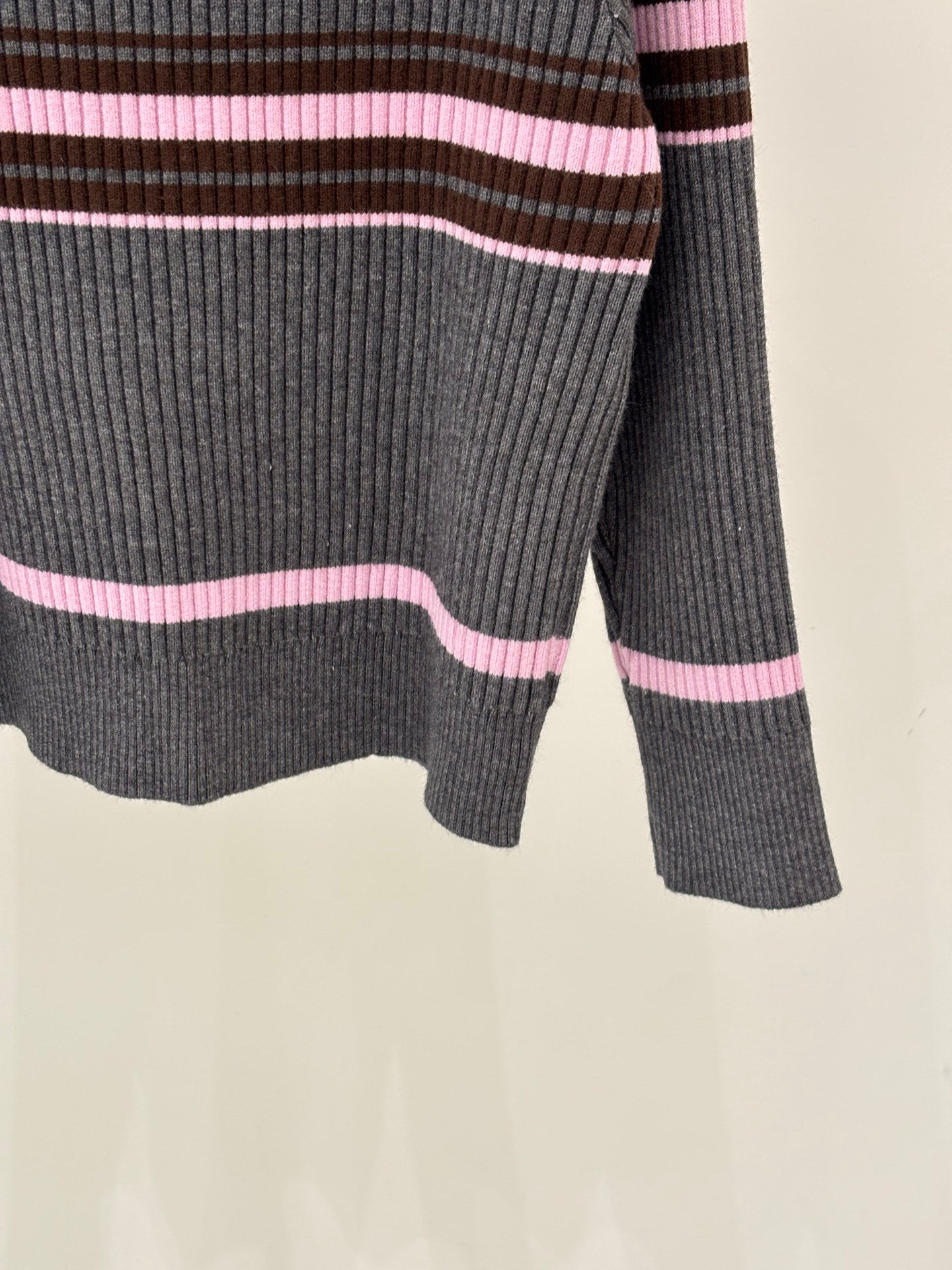 New style collared knitted cardigan