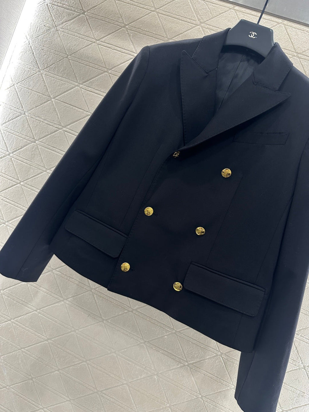 26NEW Straight-cut, lapel collar, double-breasted coat