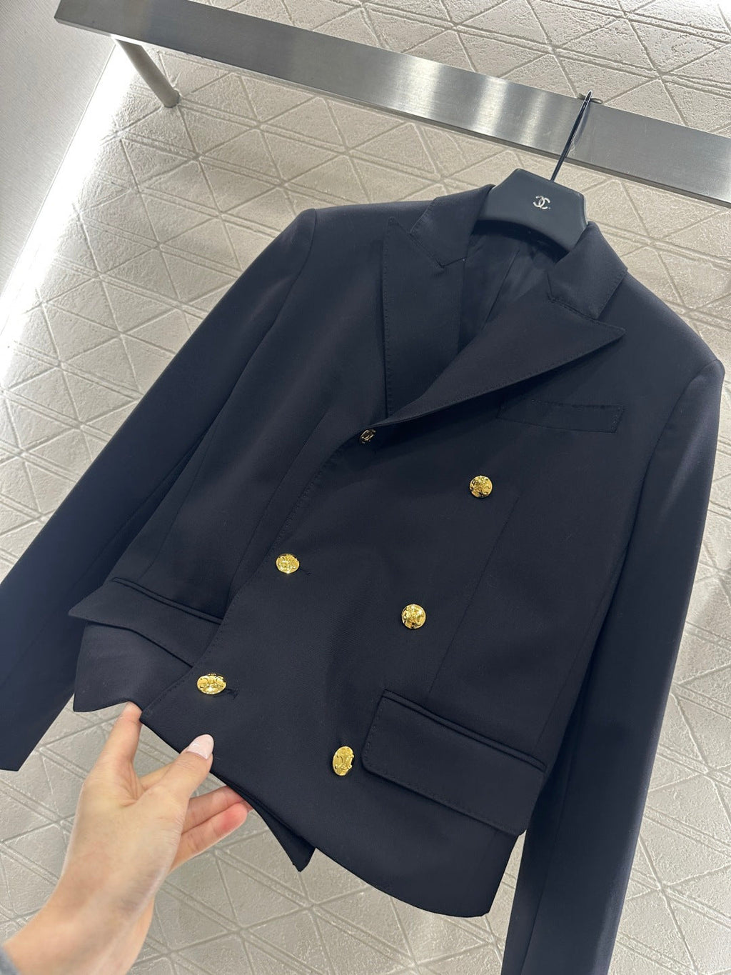 26NEW Straight-cut, lapel collar, double-breasted coat