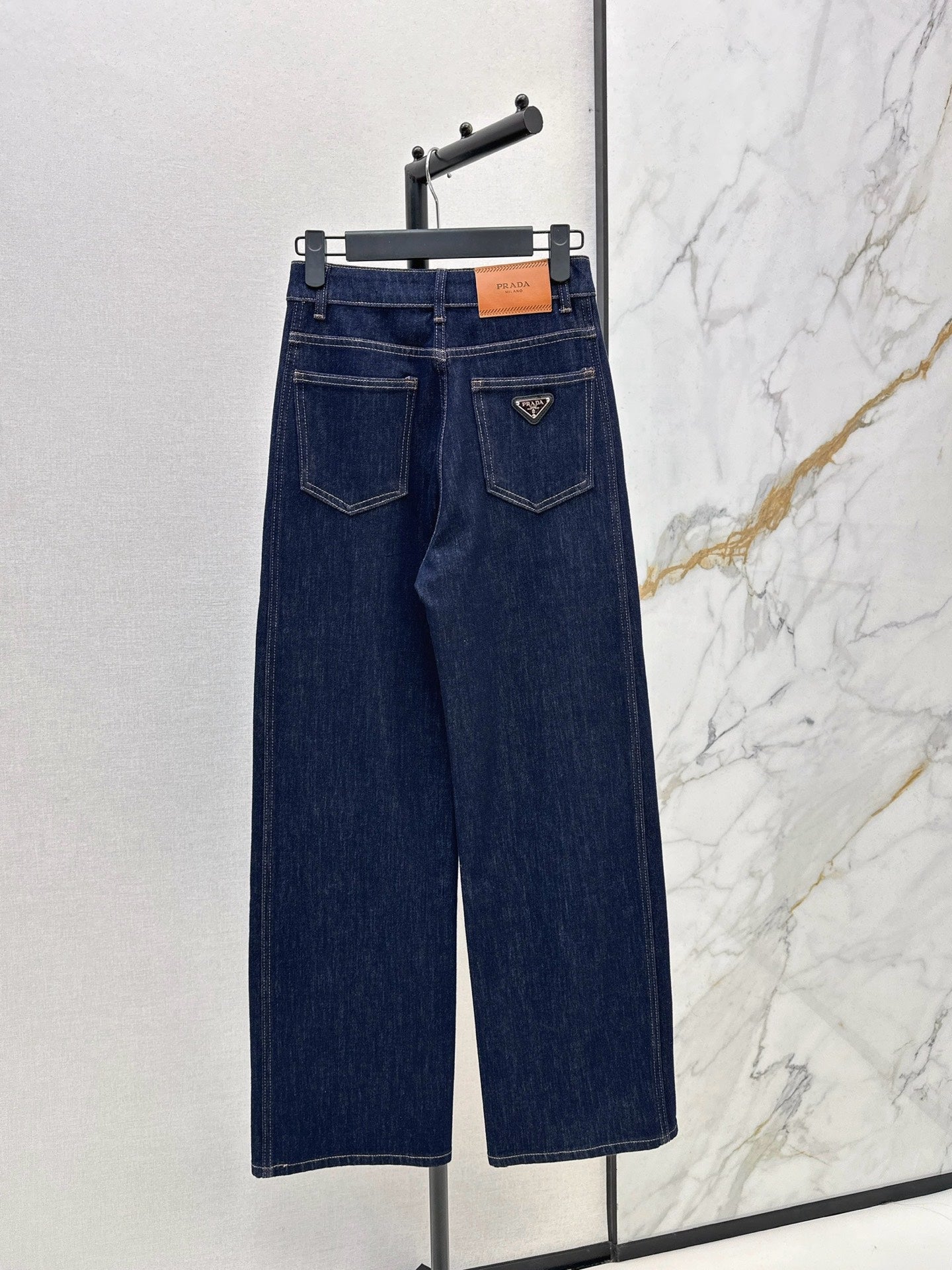 26NEW Versatile and minimalist straight-leg trousers