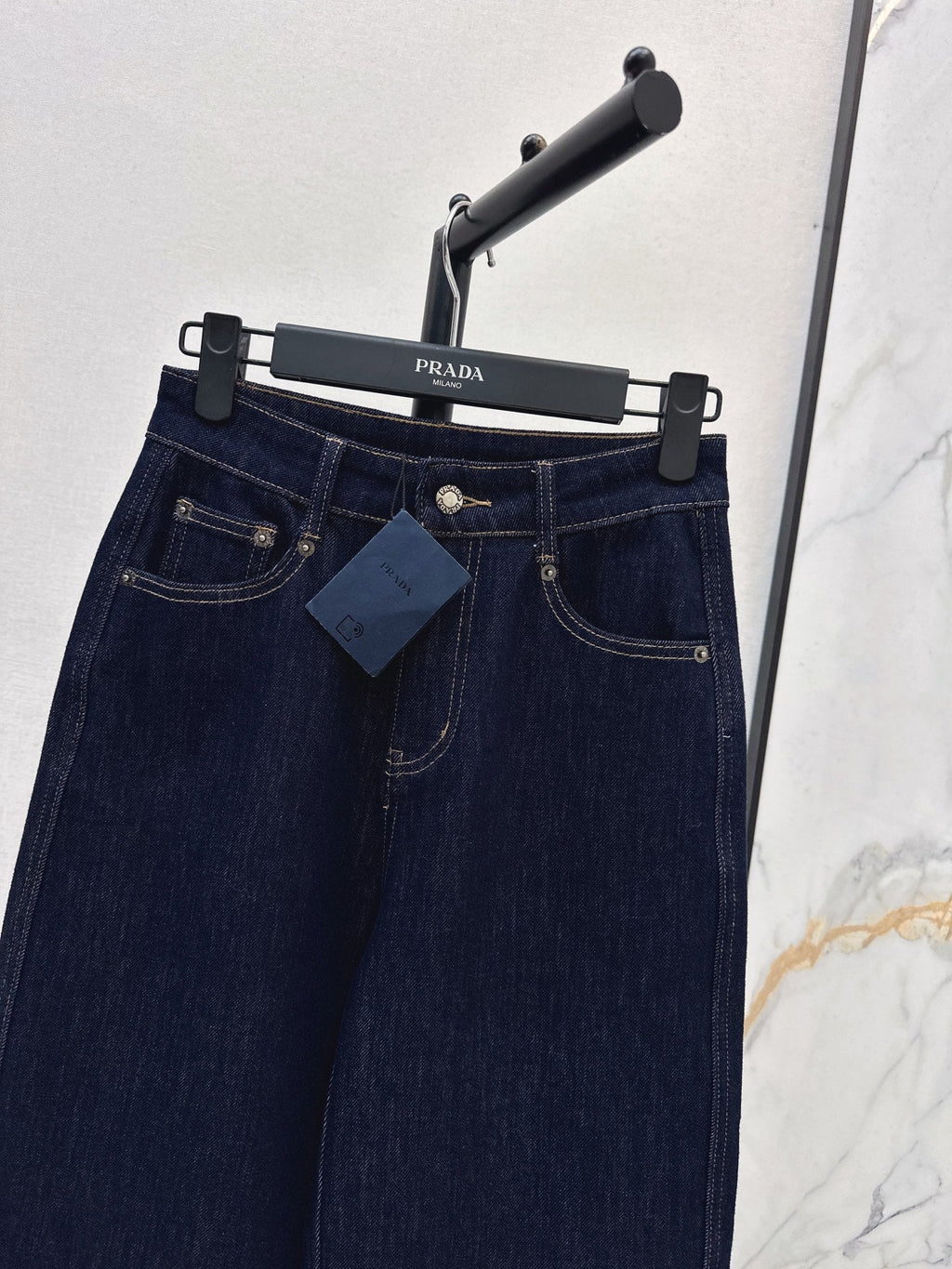 26NEW Versatile and minimalist straight-leg trousers